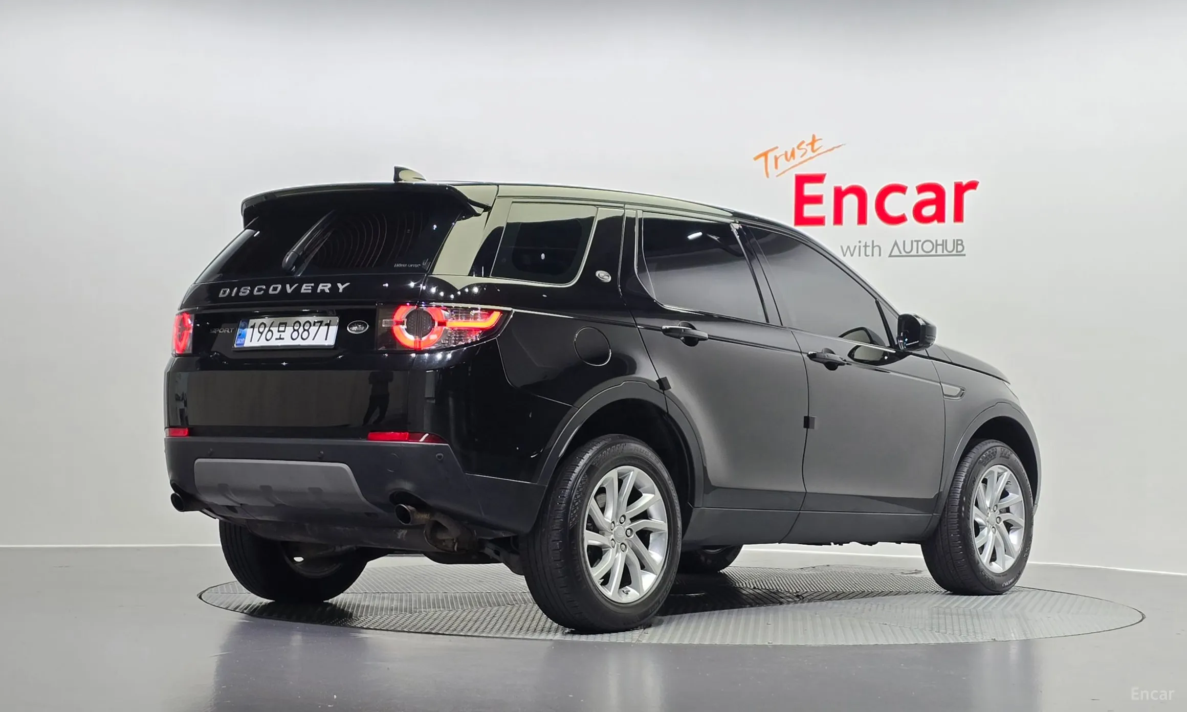 Land Rover Discovery Sports превью 2