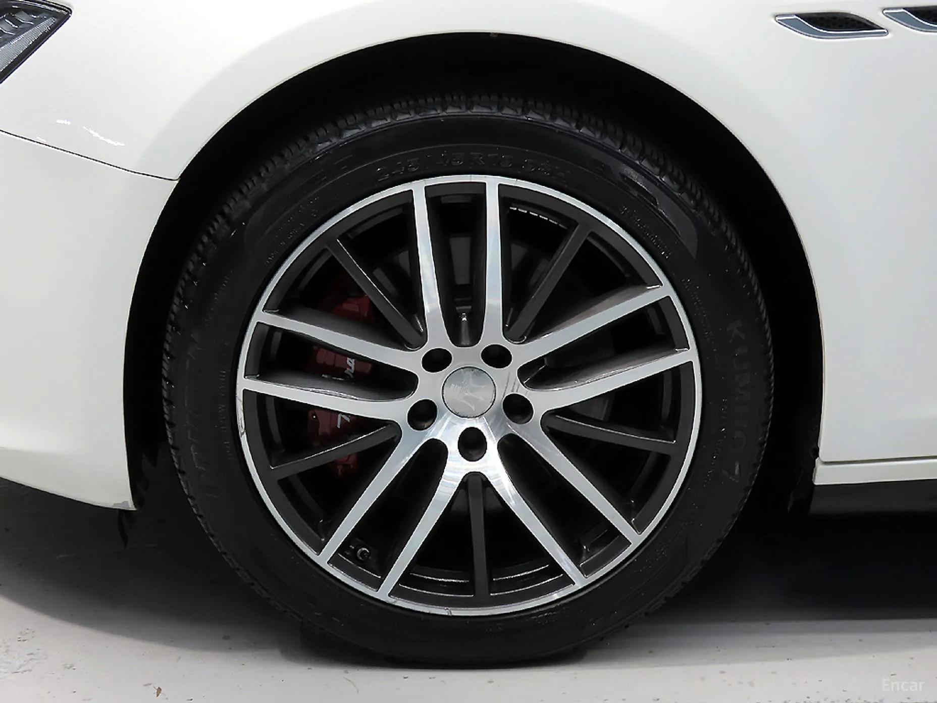 Maserati Ghibli превью 20
