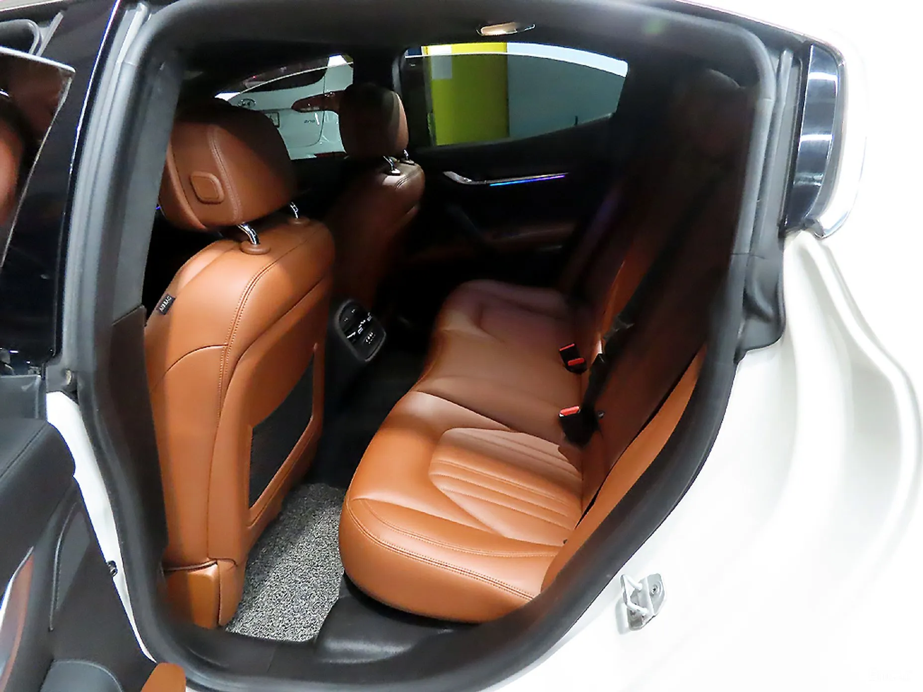 Maserati Ghibli превью 7