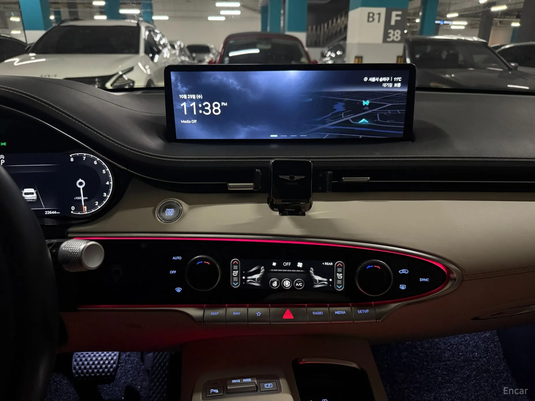 Genesis GV70 превью 15