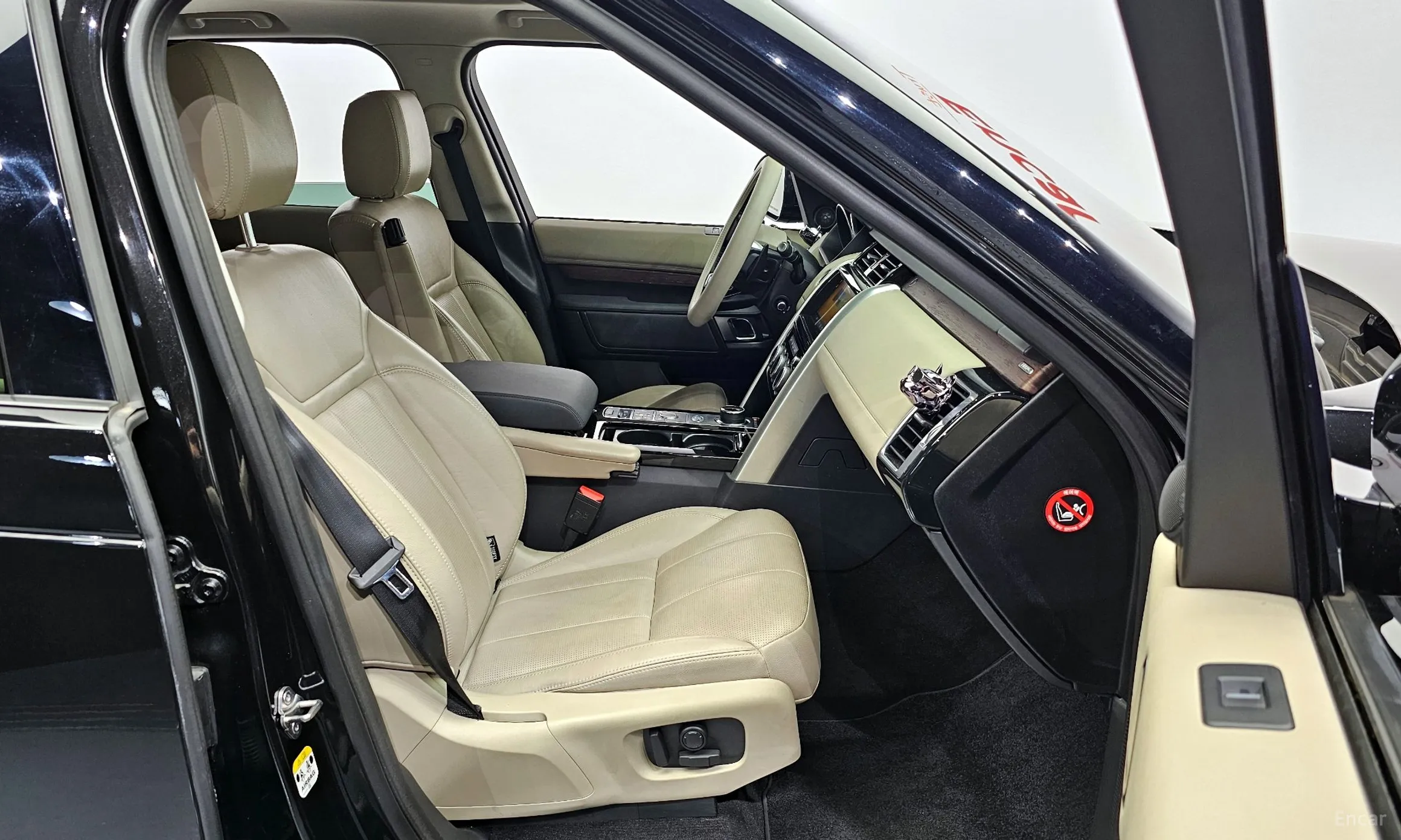 Land Rover Discovery 5 превью 11