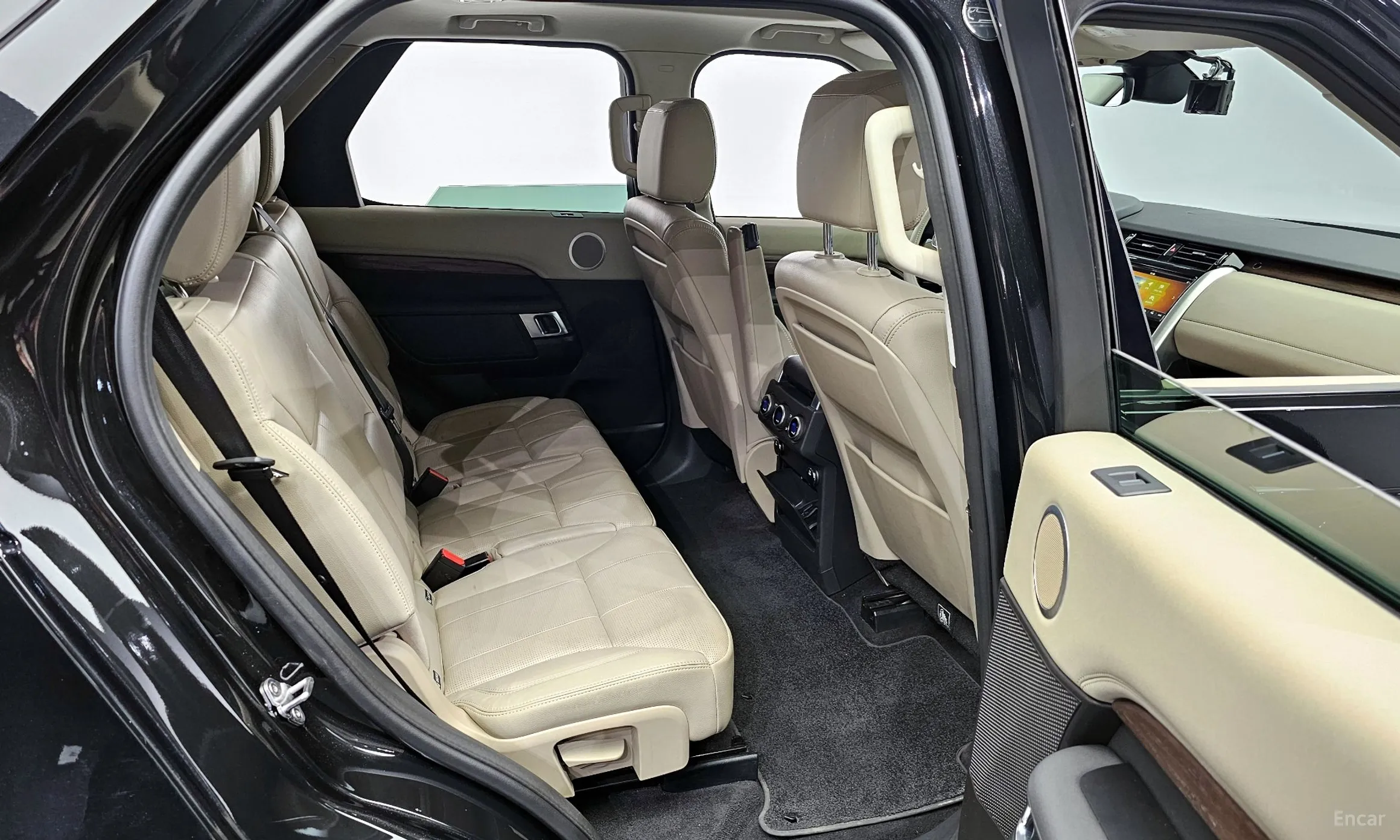 Land Rover Discovery 5 превью 12
