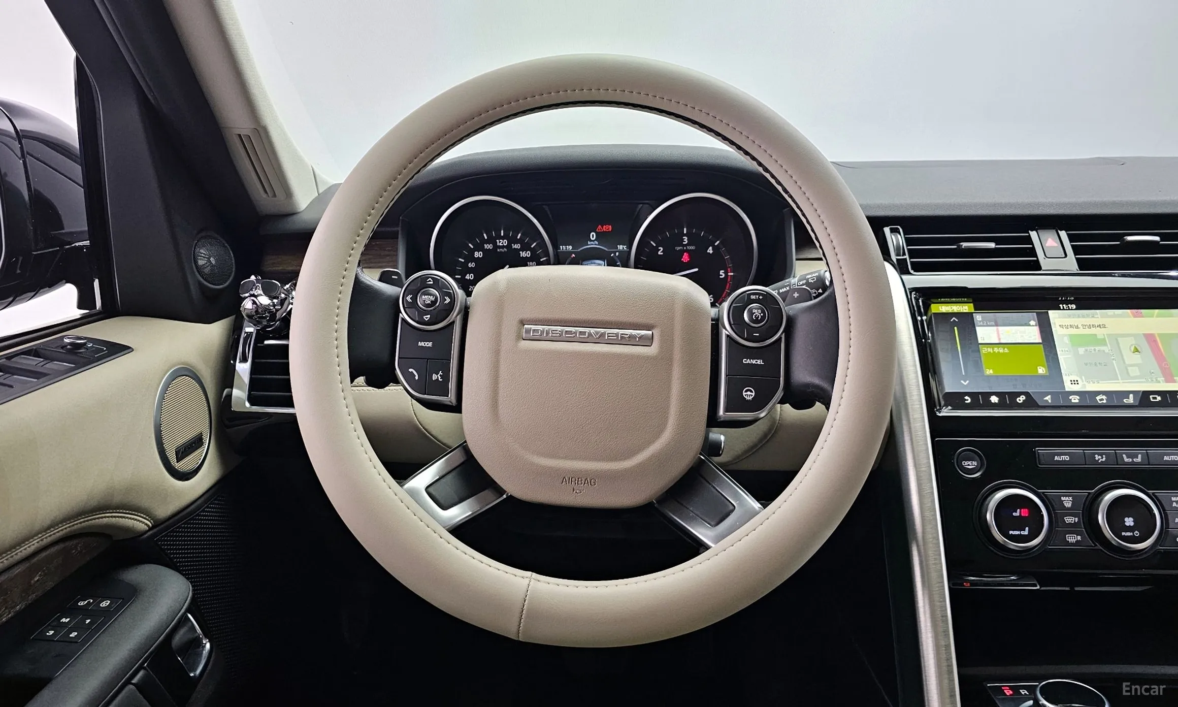 Land Rover Discovery 5 превью 13