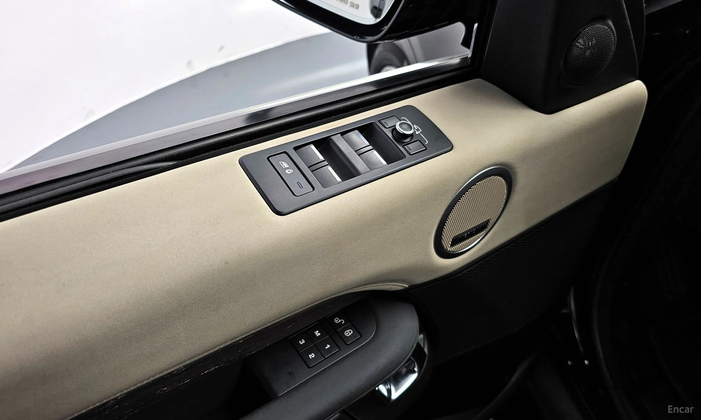 Land Rover Discovery 5 превью 17