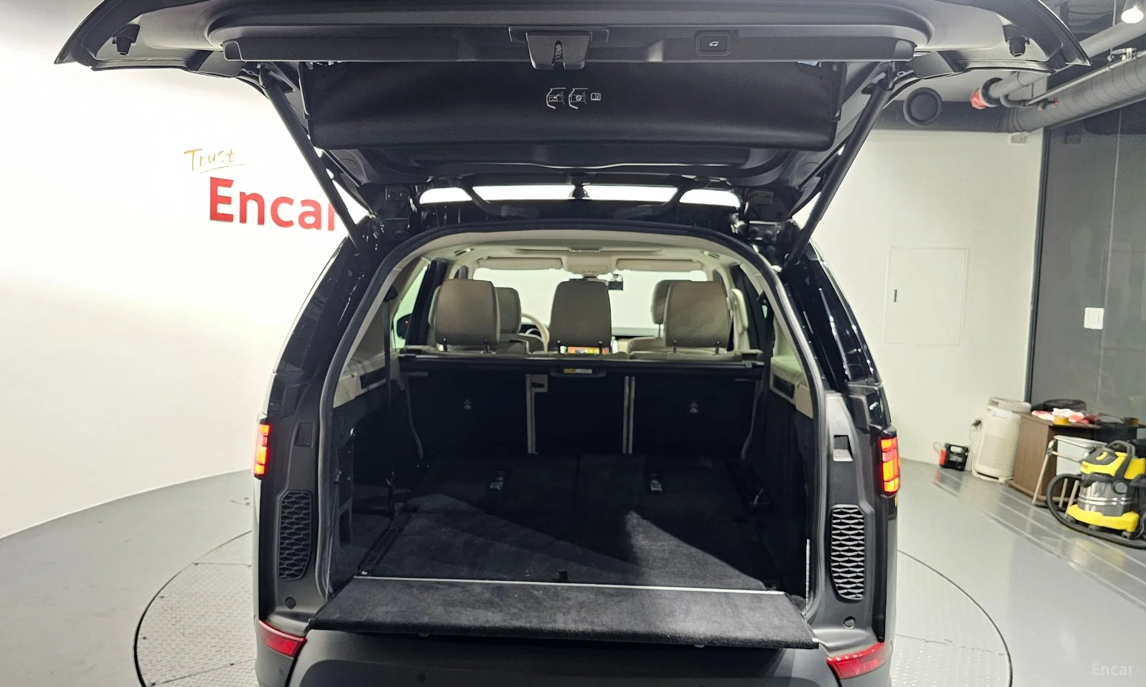 Land Rover Discovery 5 превью 20