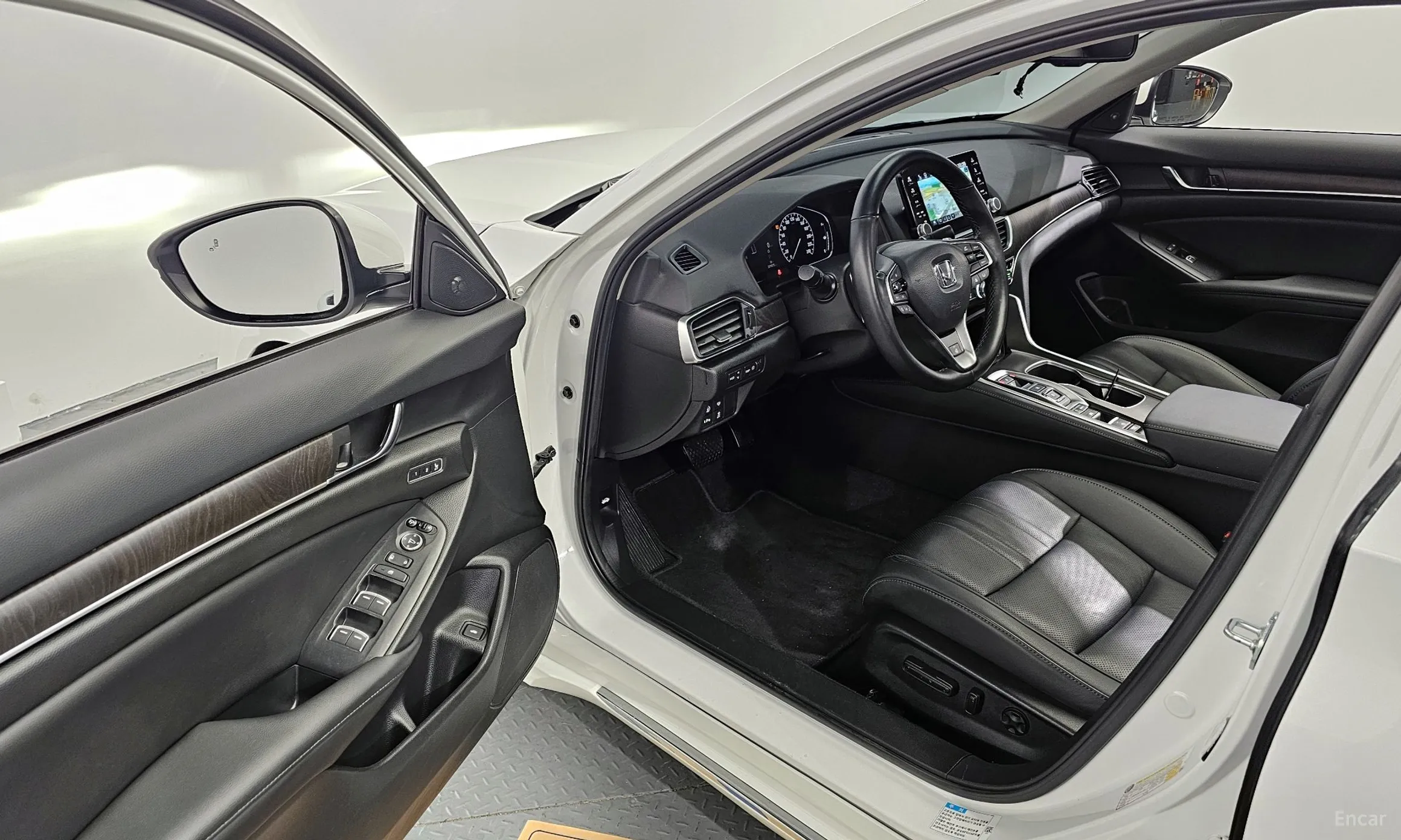 Honda Accord 10th Generation превью 10
