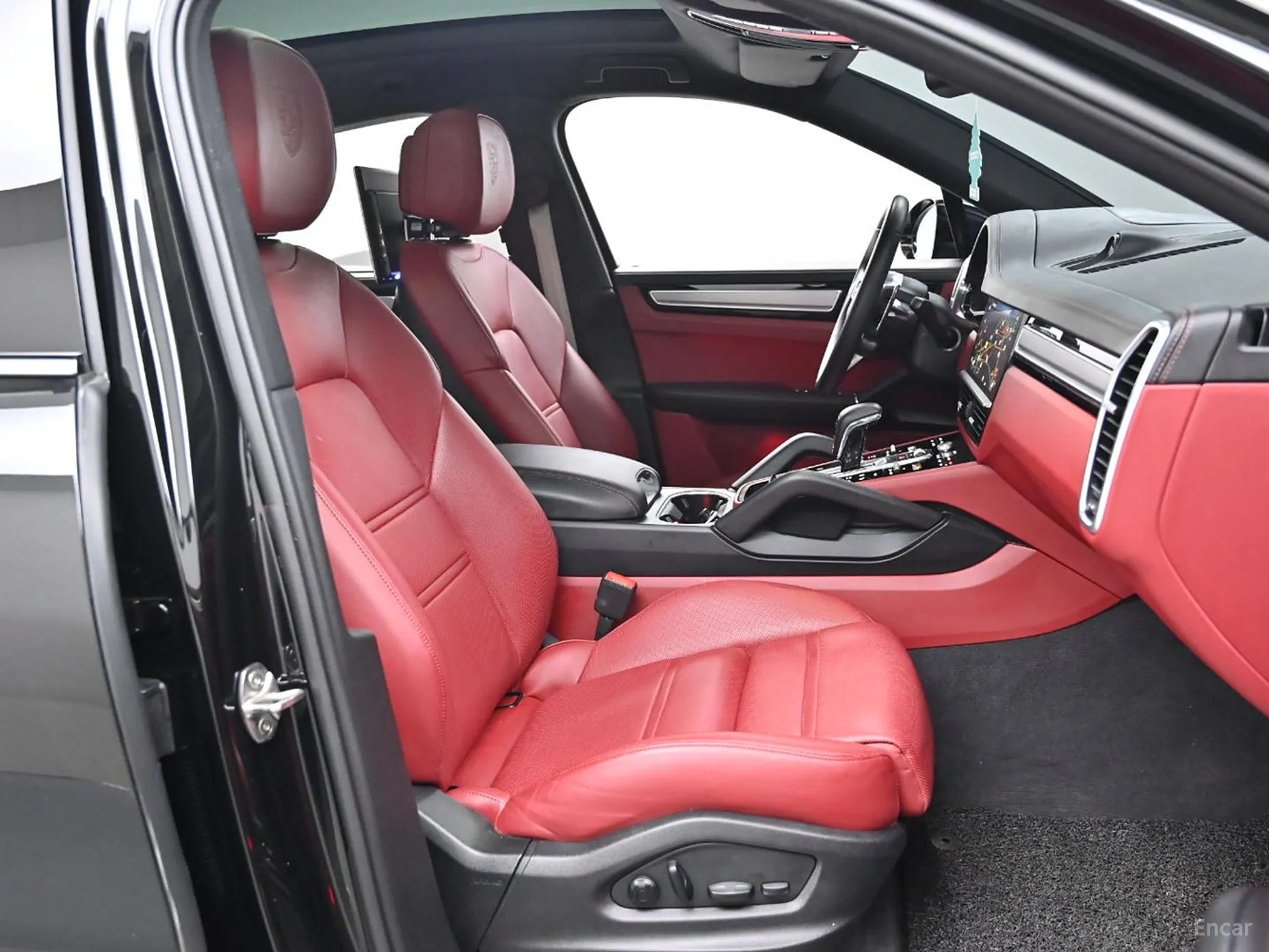 Porsche Cayenne (PO536) превью 10