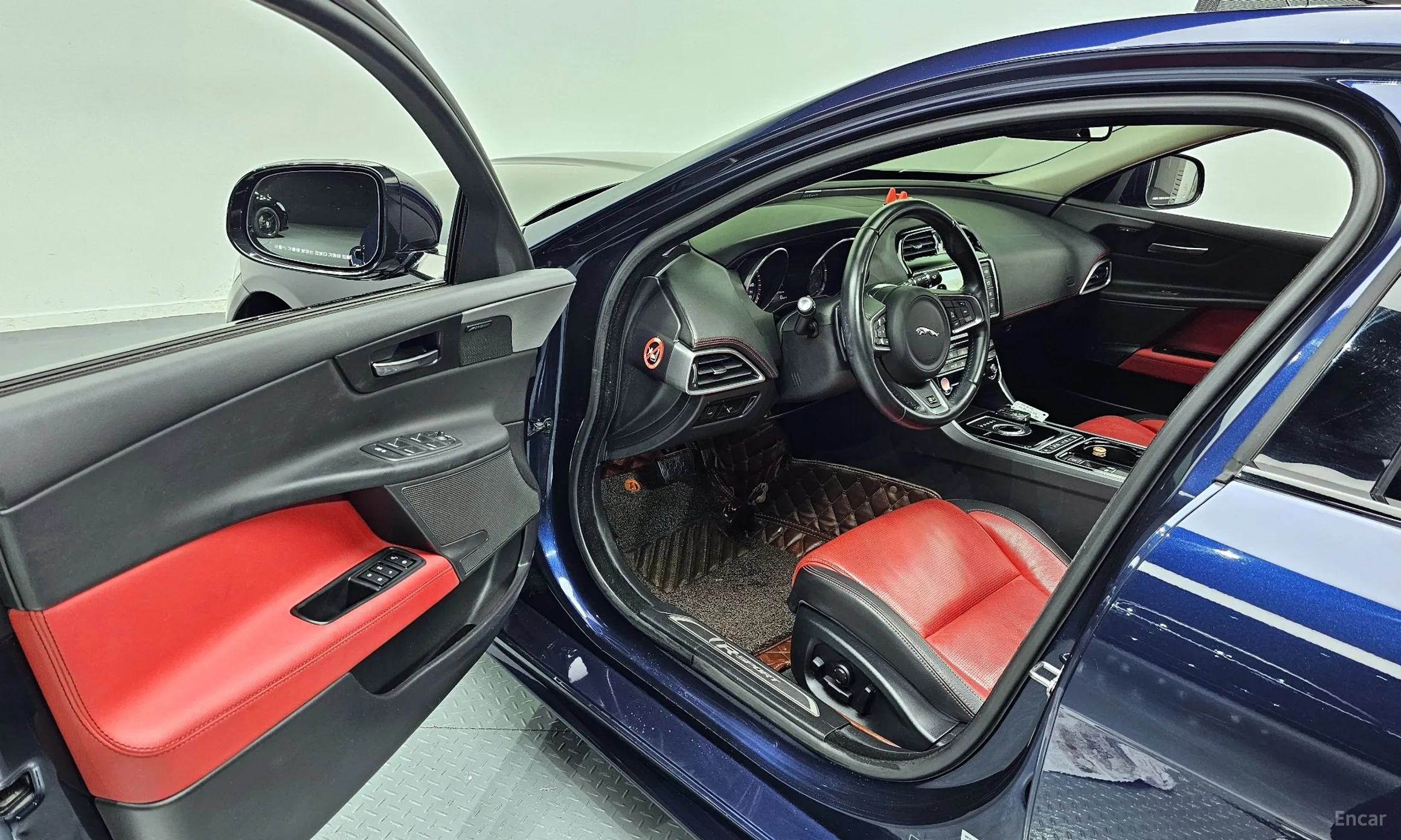 Jaguar XE превью 11