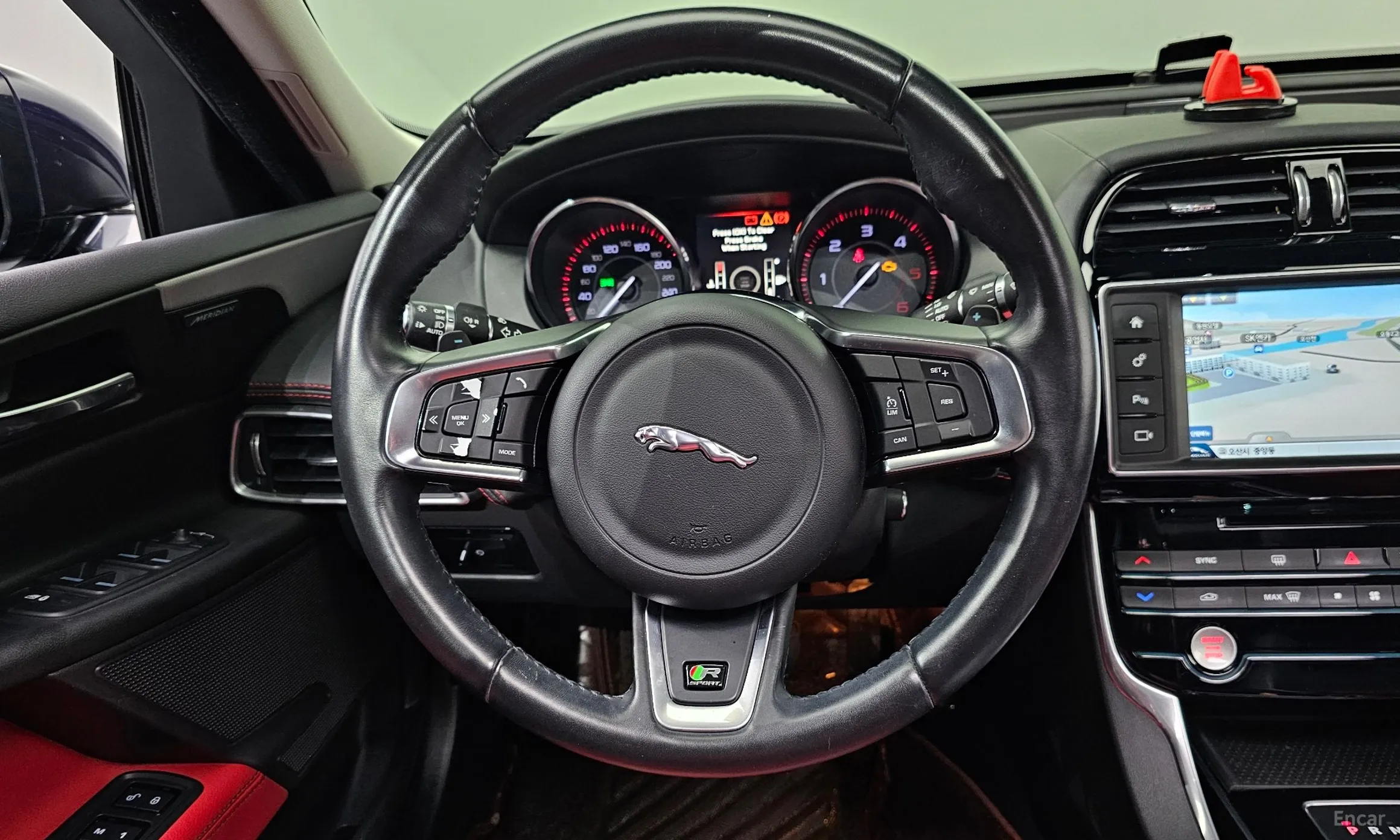 Jaguar XE превью 13