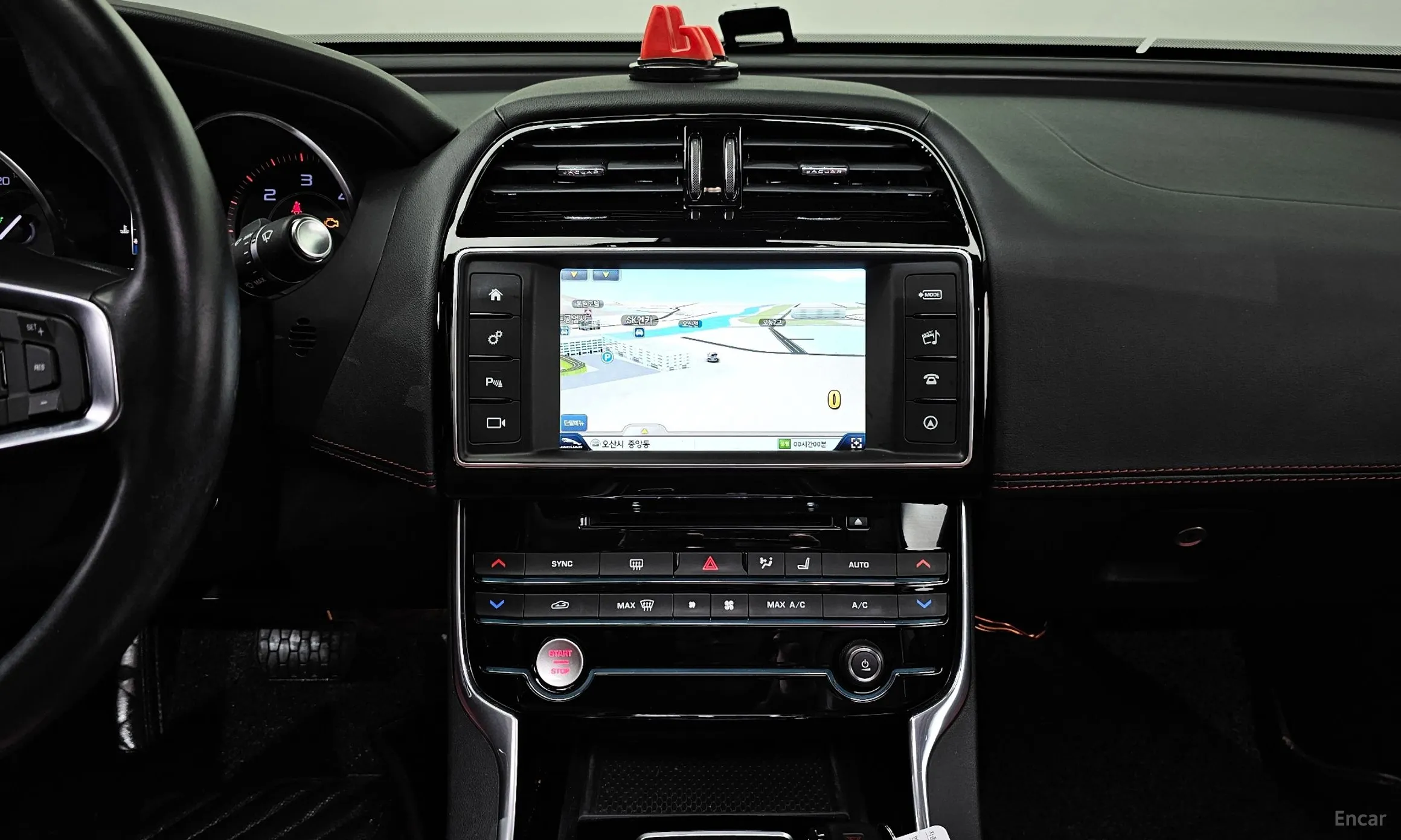 Jaguar XE превью 16