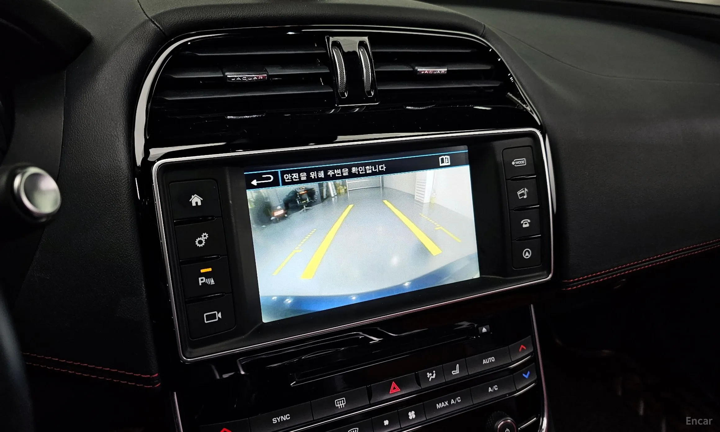 Jaguar XE превью 17