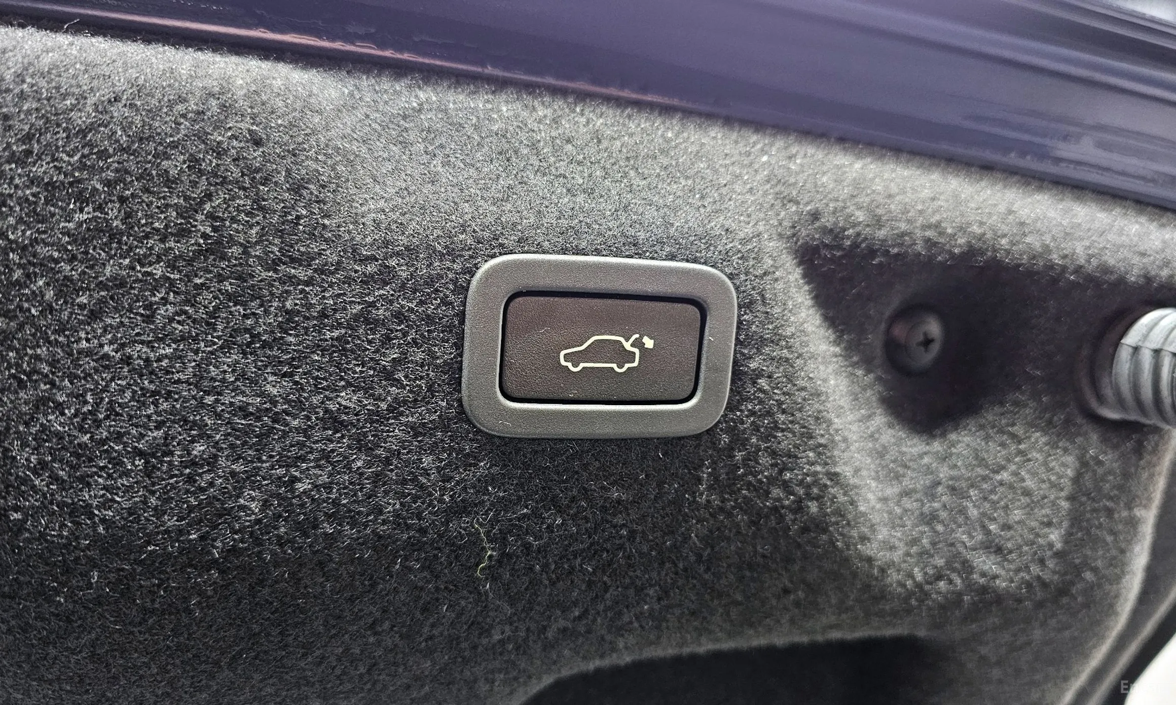 Jaguar XE превью 18