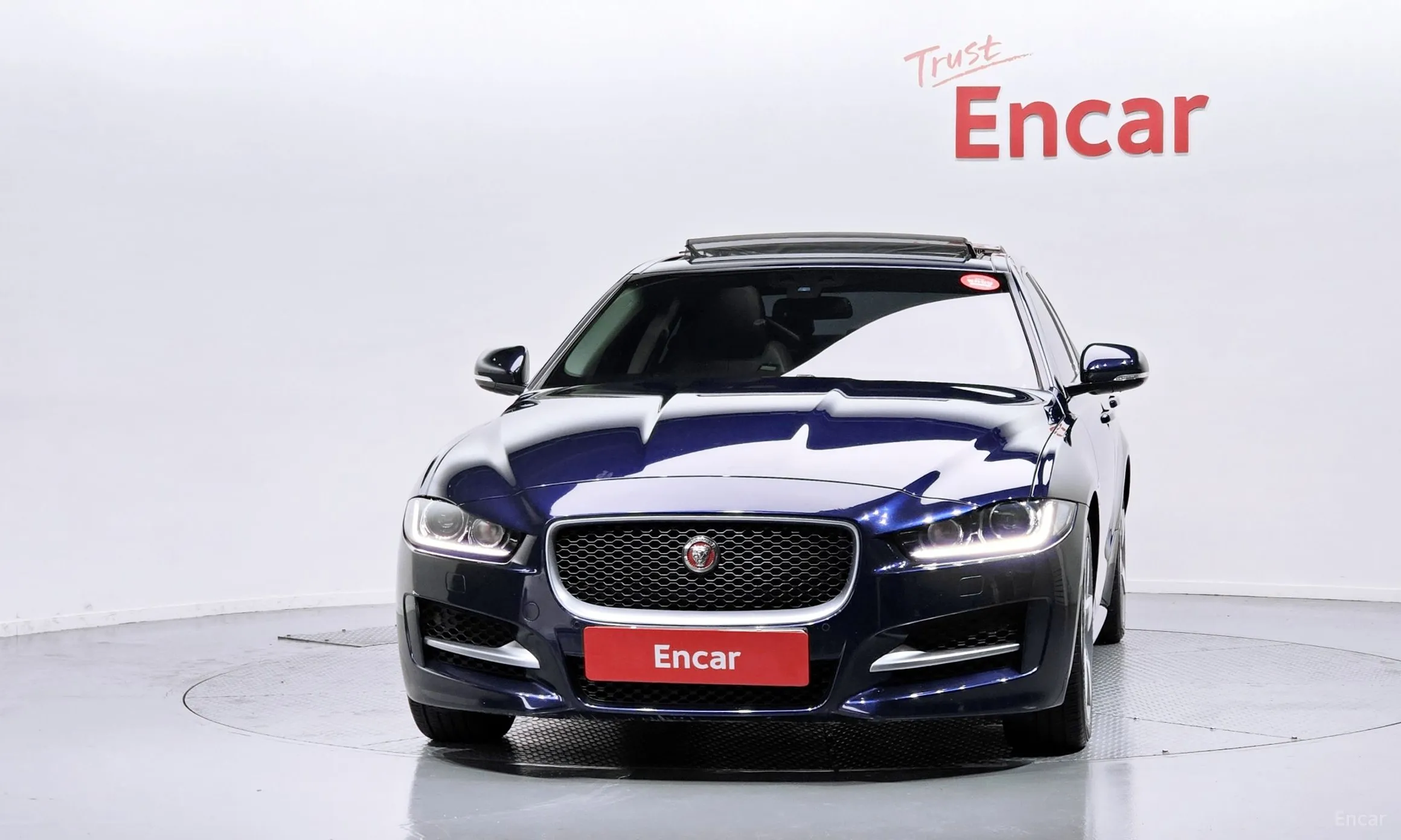 Jaguar XE превью 3
