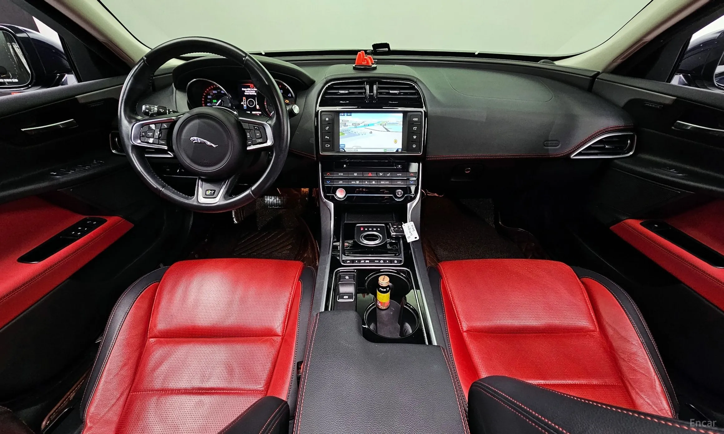 Jaguar XE превью 7