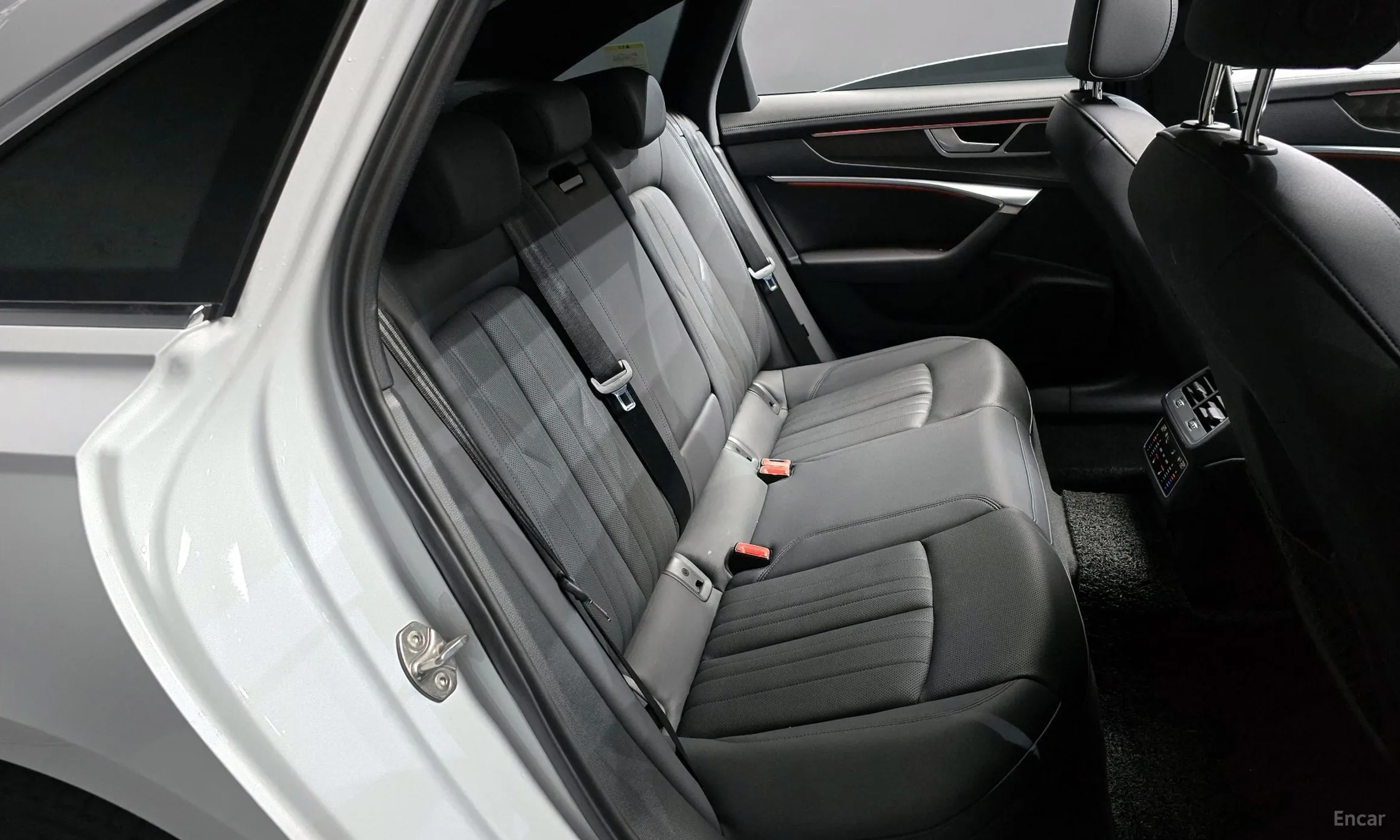 Audi A6 (C8) превью 12