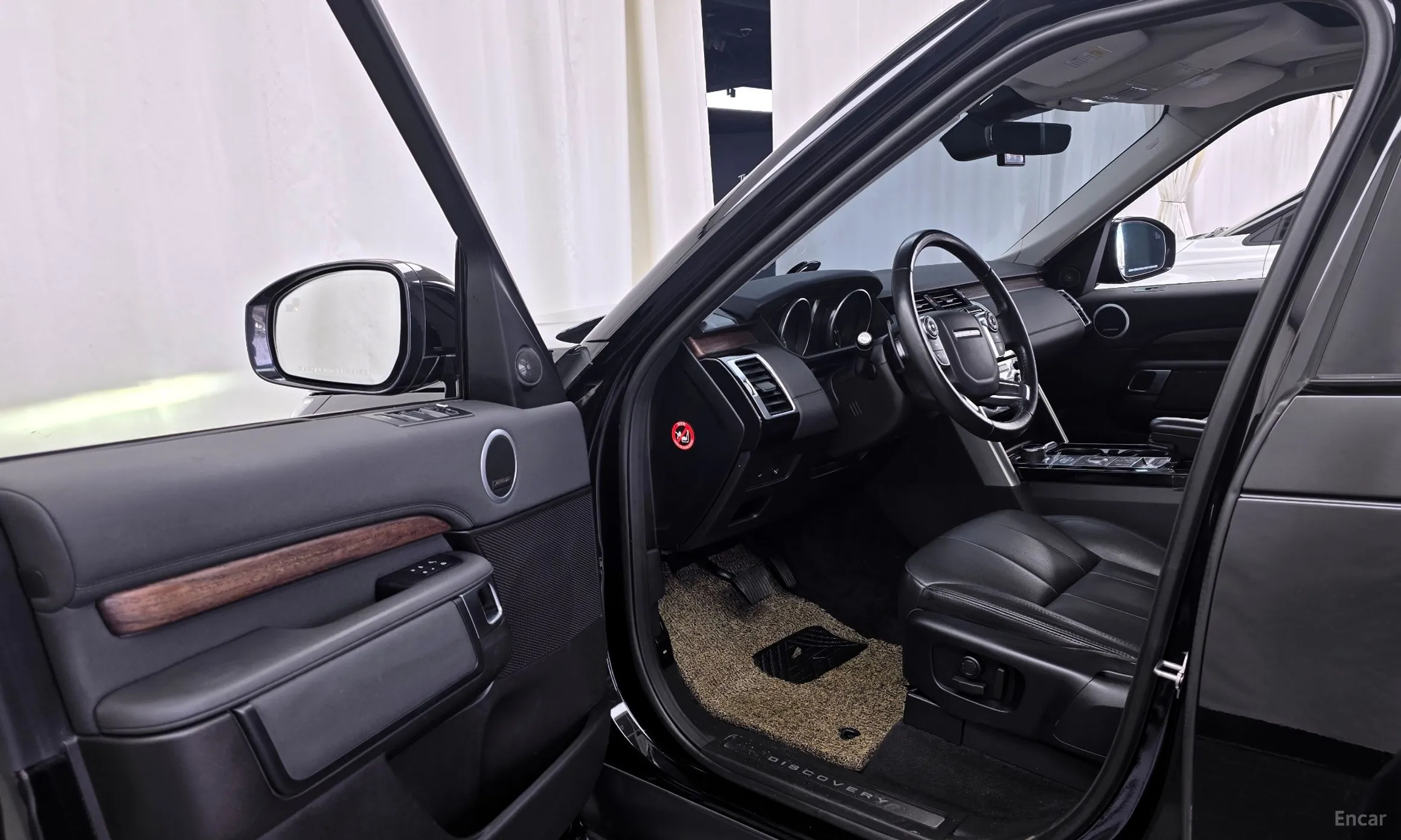 Land Rover Discovery 5 превью 10