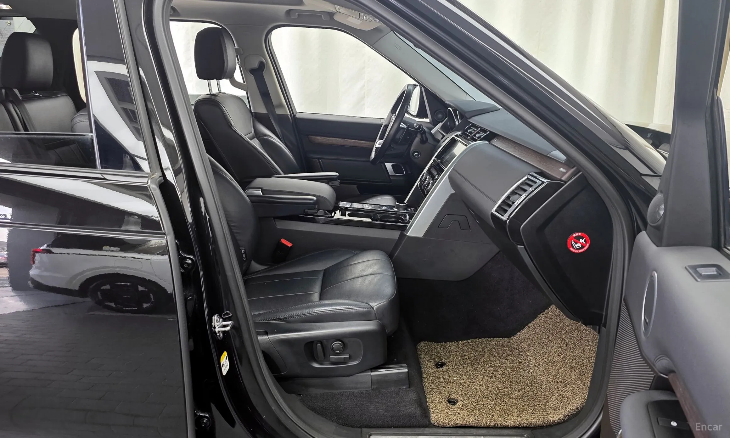 Land Rover Discovery 5 превью 11