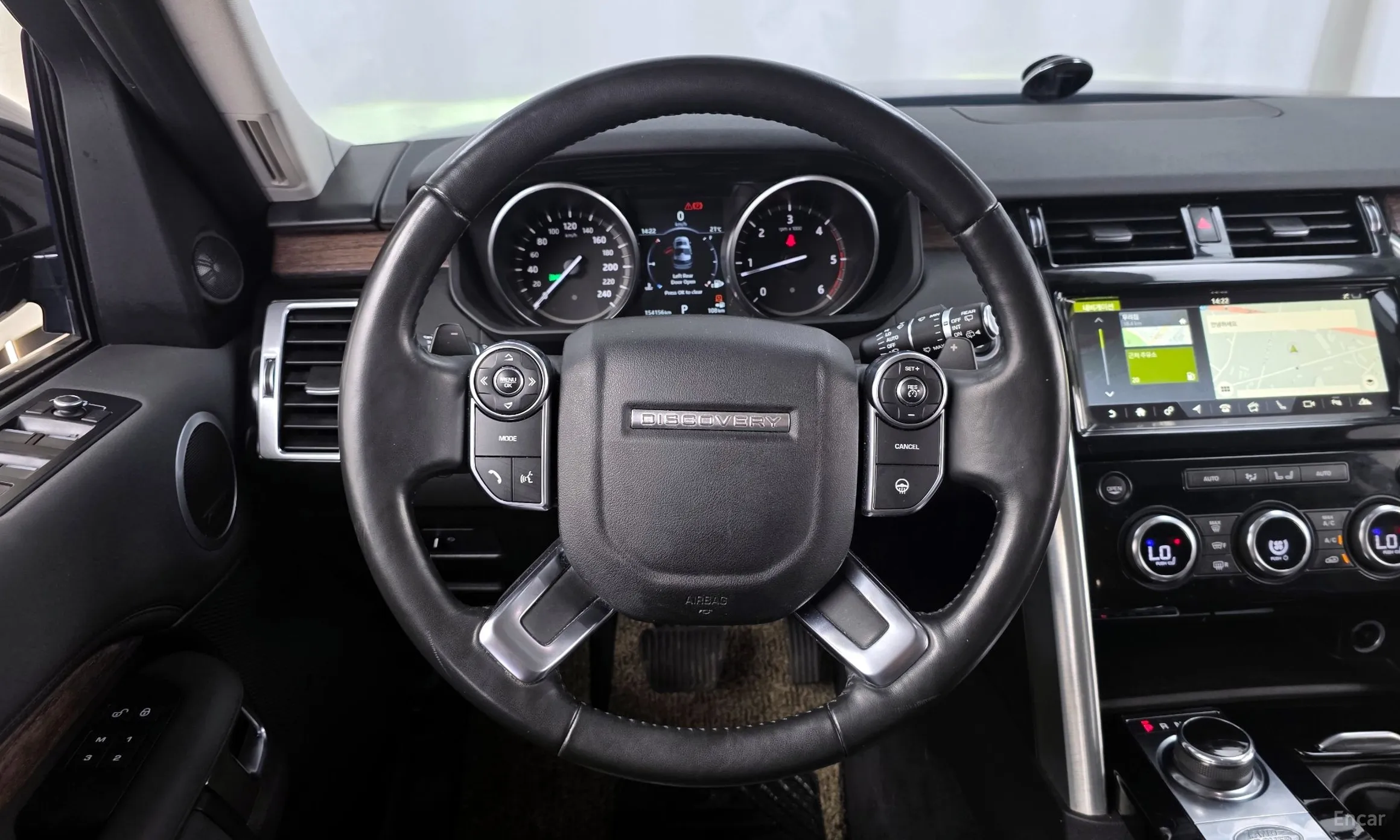 Land Rover Discovery 5 превью 13