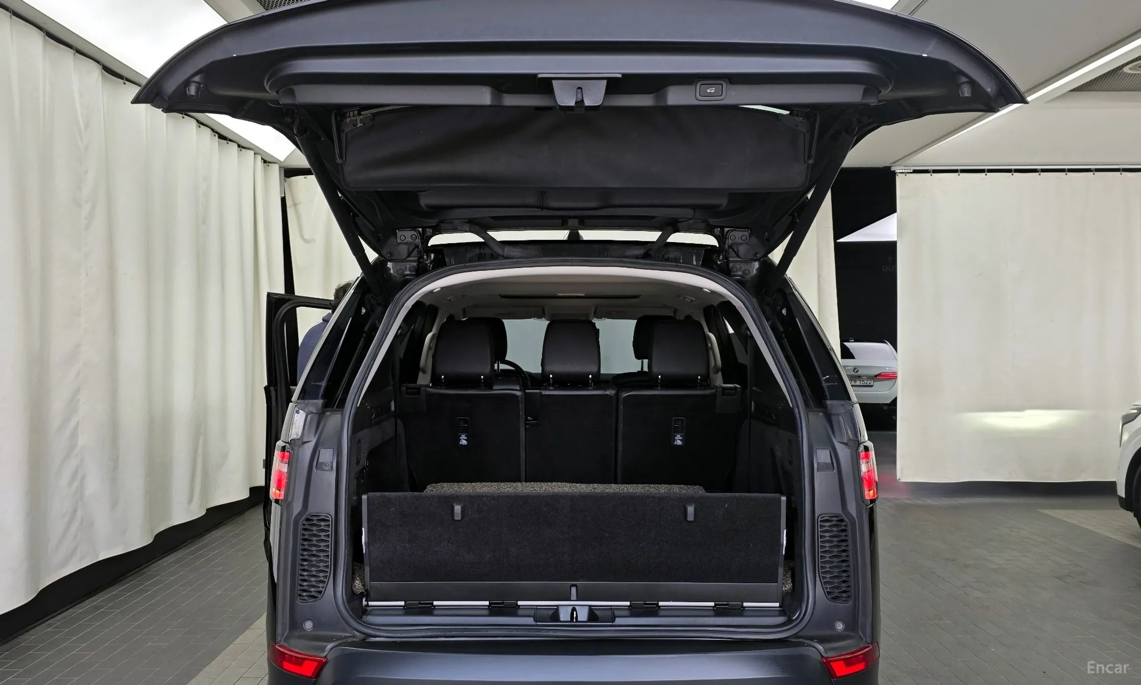 Land Rover Discovery 5 превью 20
