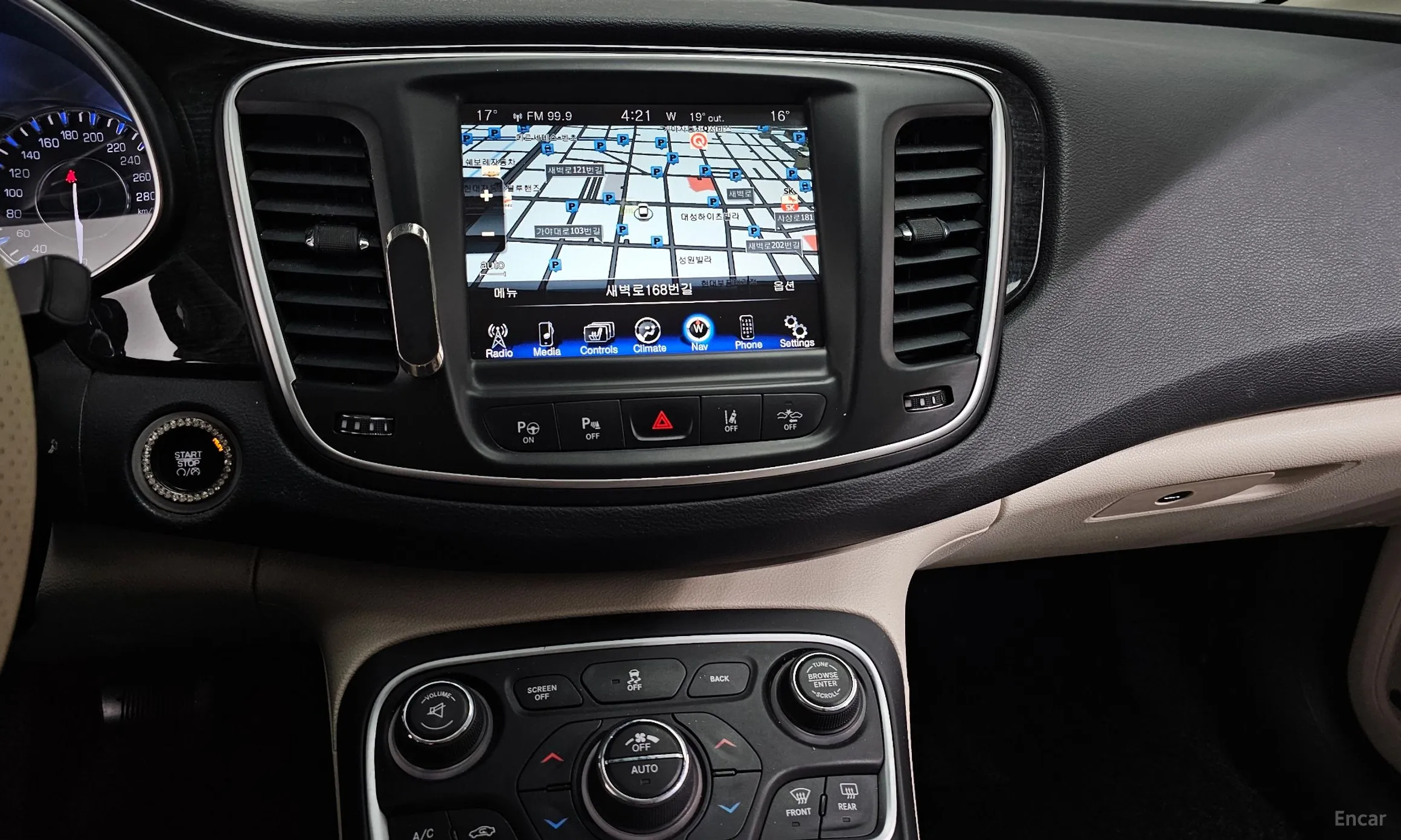 Chrysler 200 Second generation превью 14