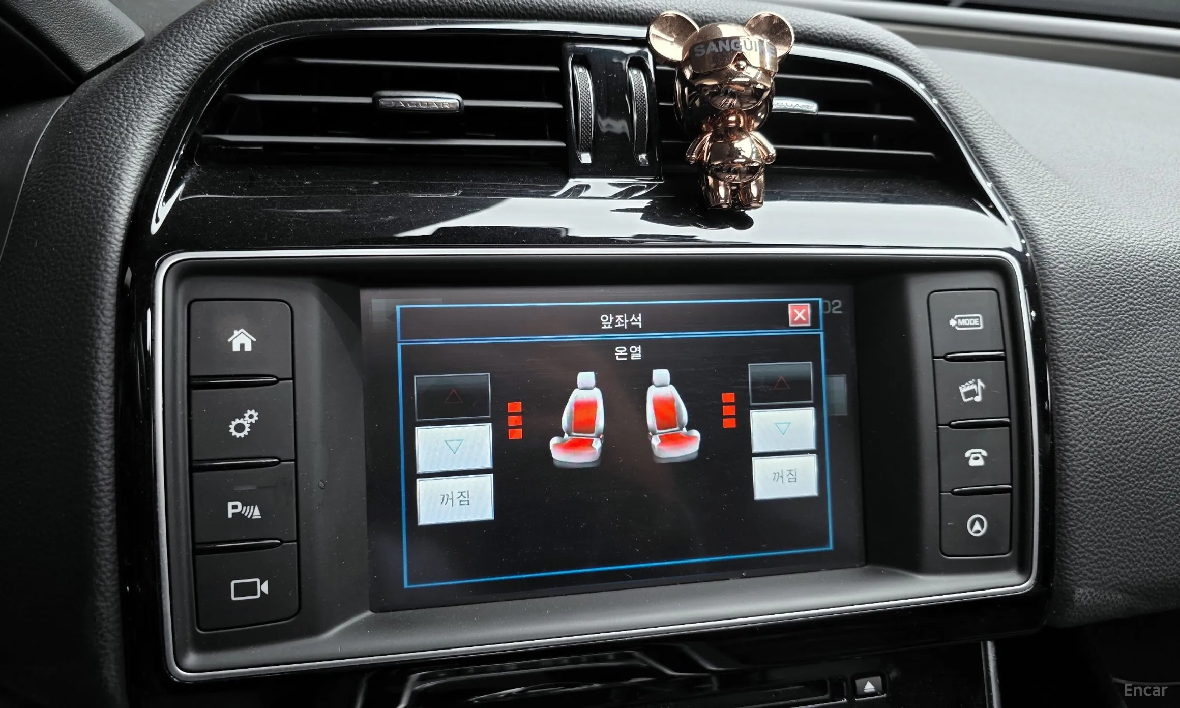 Jaguar XE превью 15