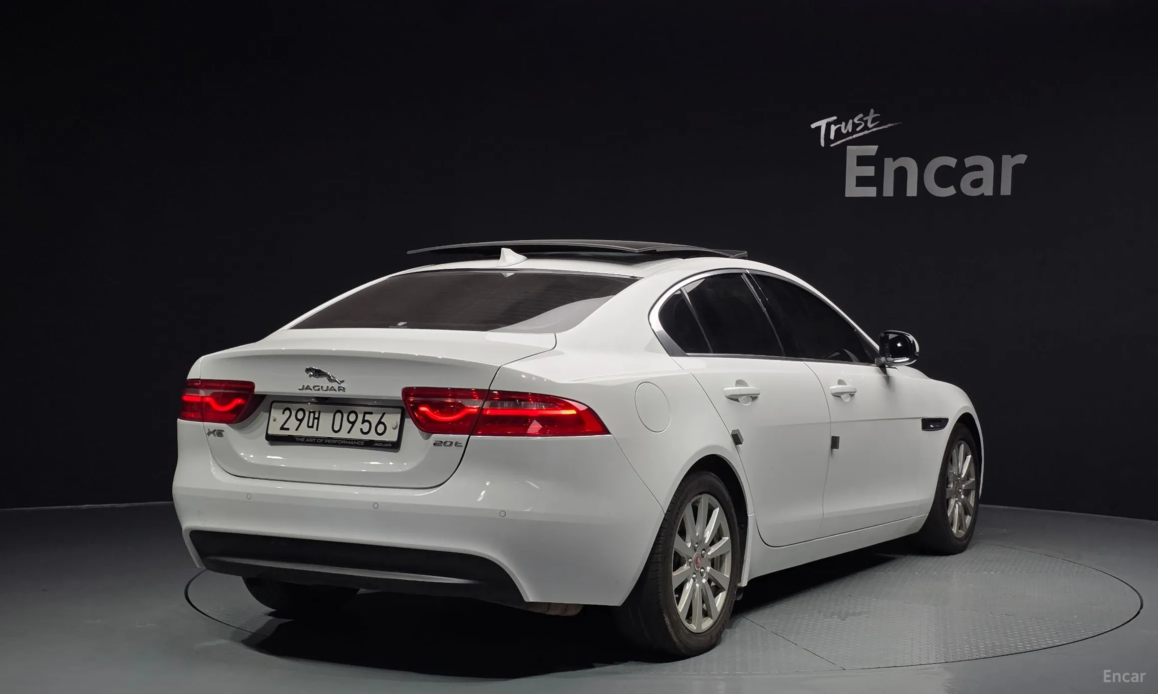 Jaguar XE превью 2