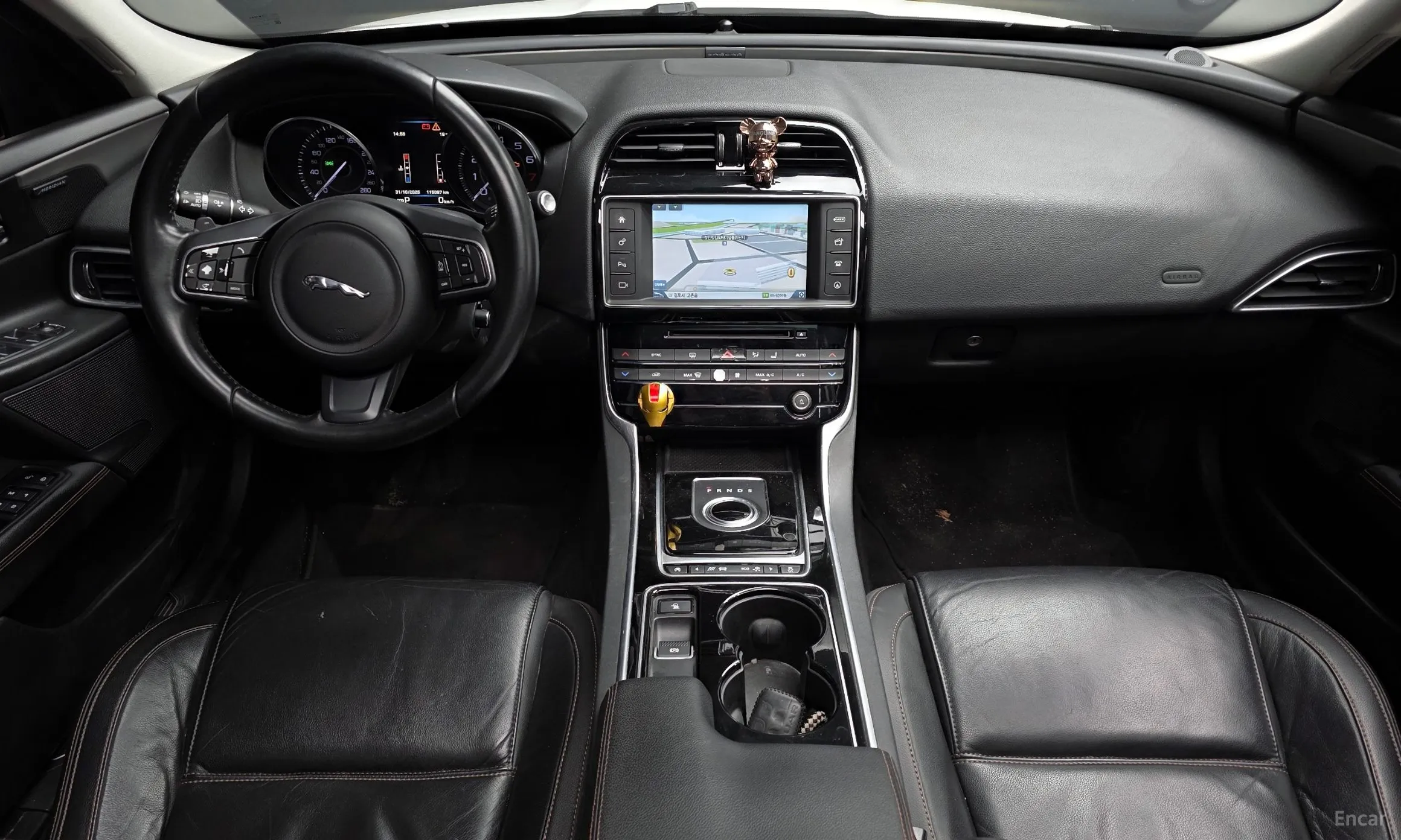 Jaguar XE превью 7