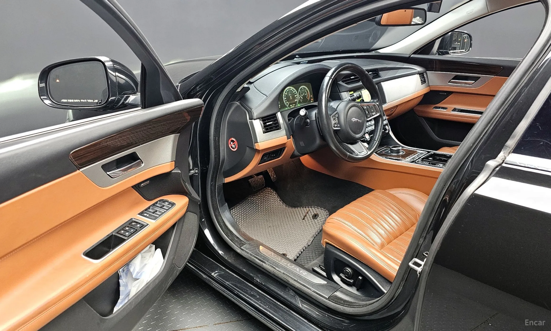 Jaguar XF (x260) превью 11