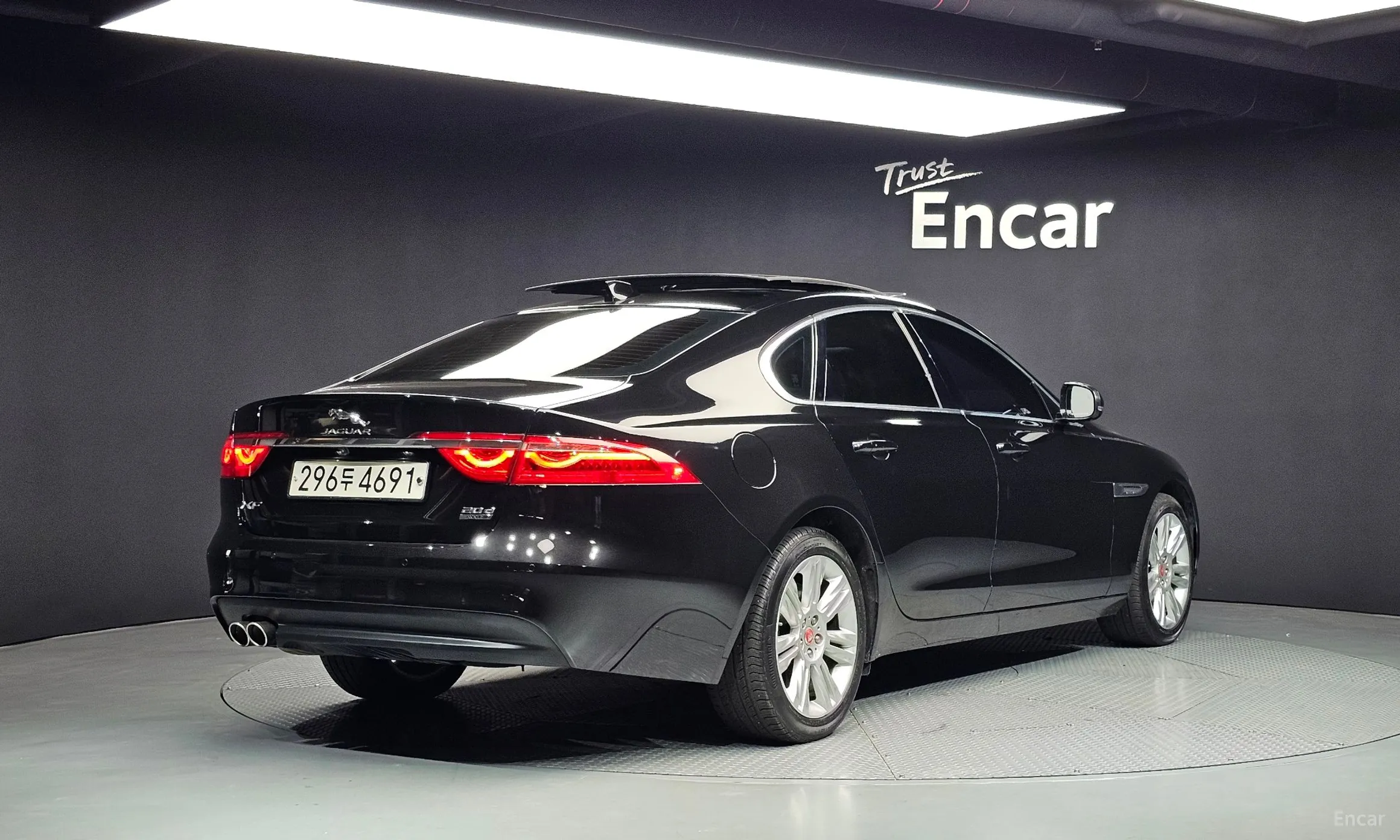 Jaguar XF (x260)