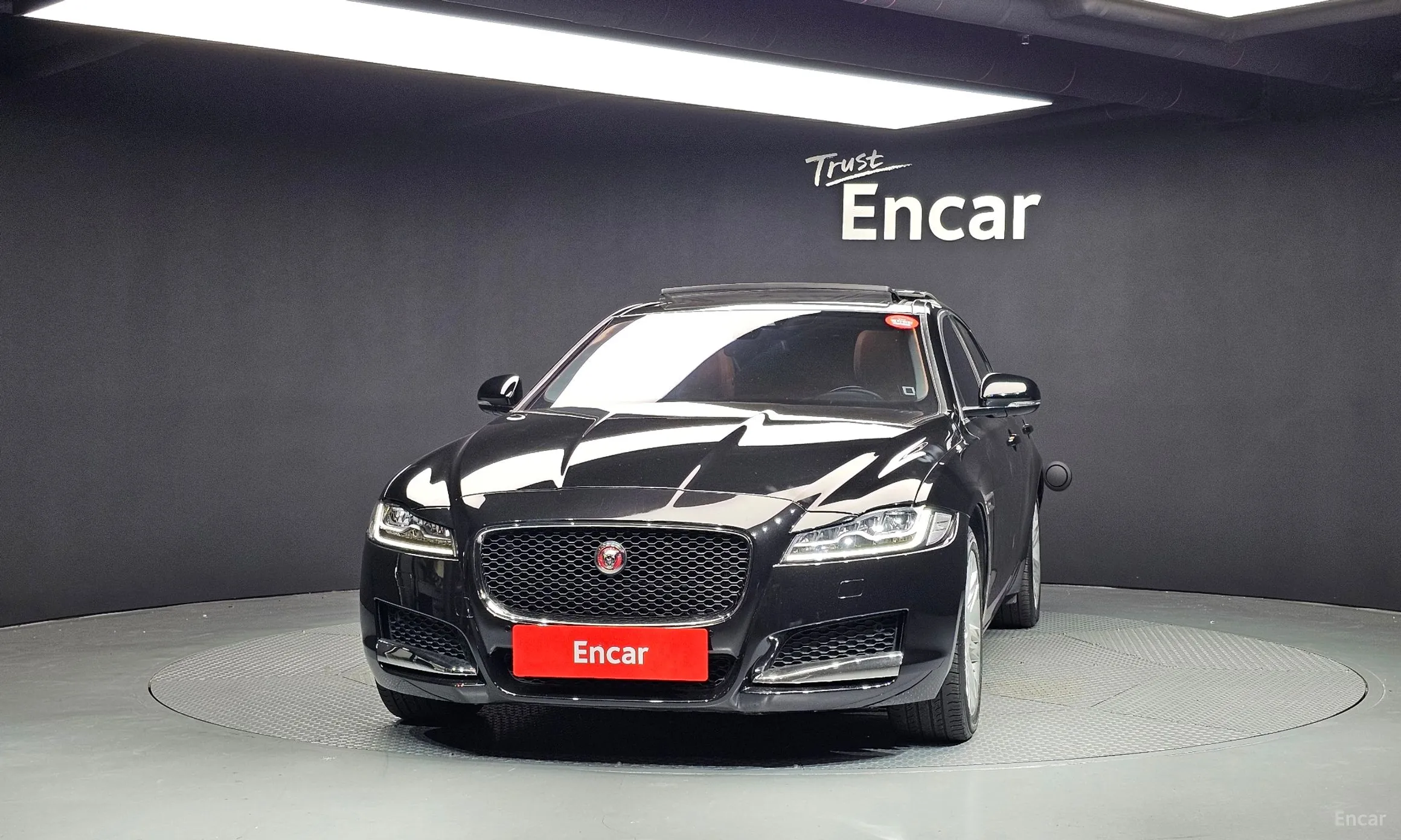 Jaguar XF (x260) превью 3