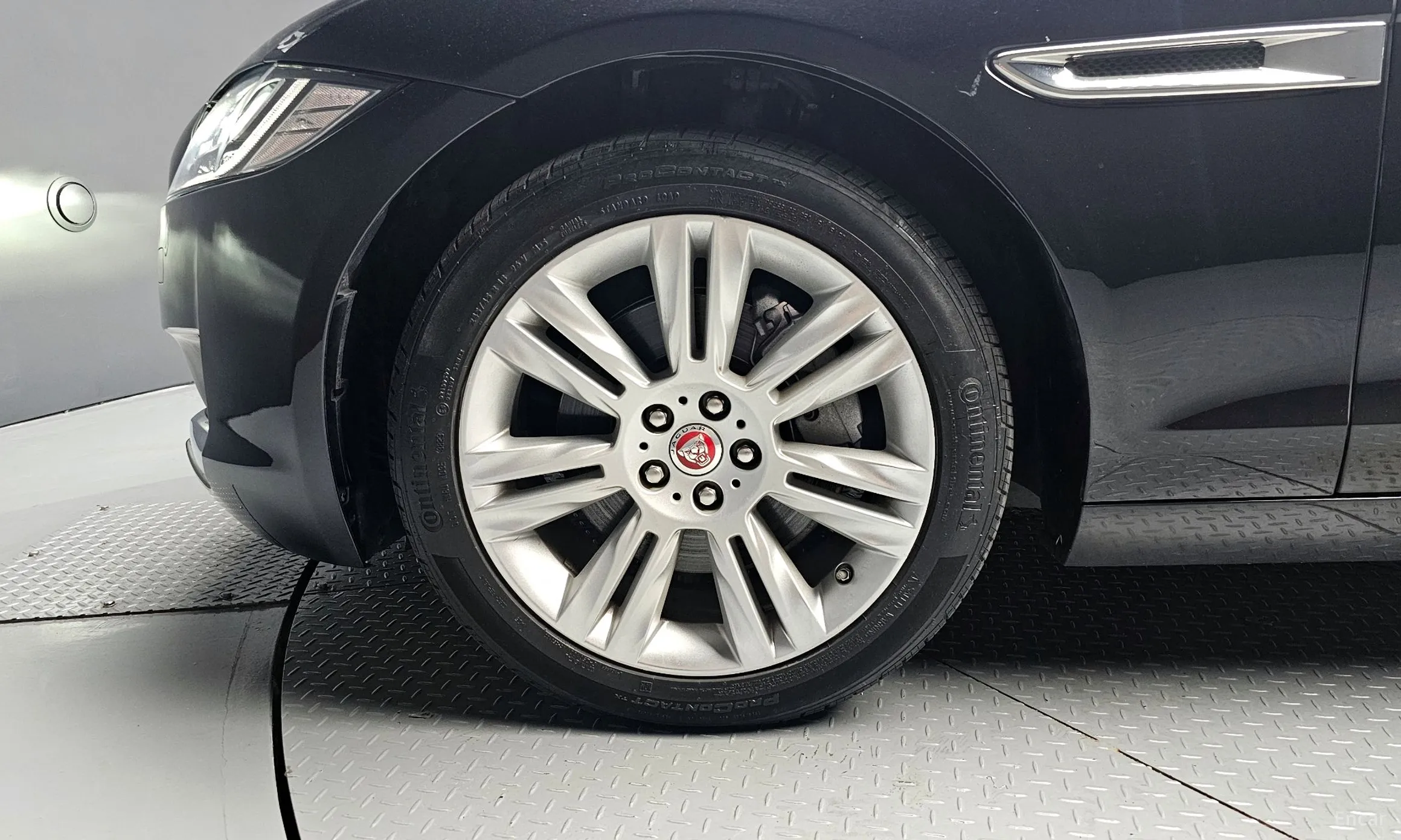 Jaguar XF (x260) превью 5