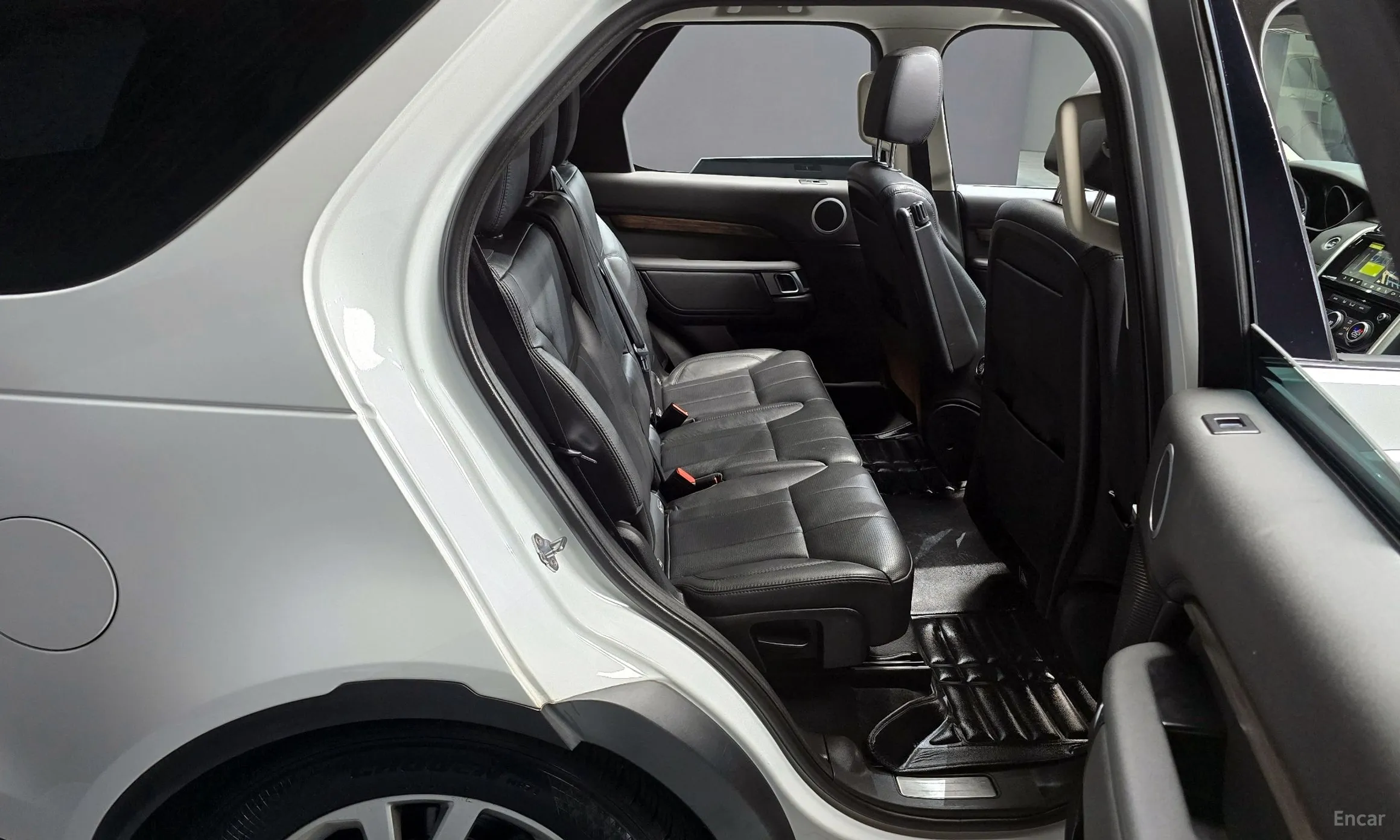 Land Rover Discovery 5 превью 12