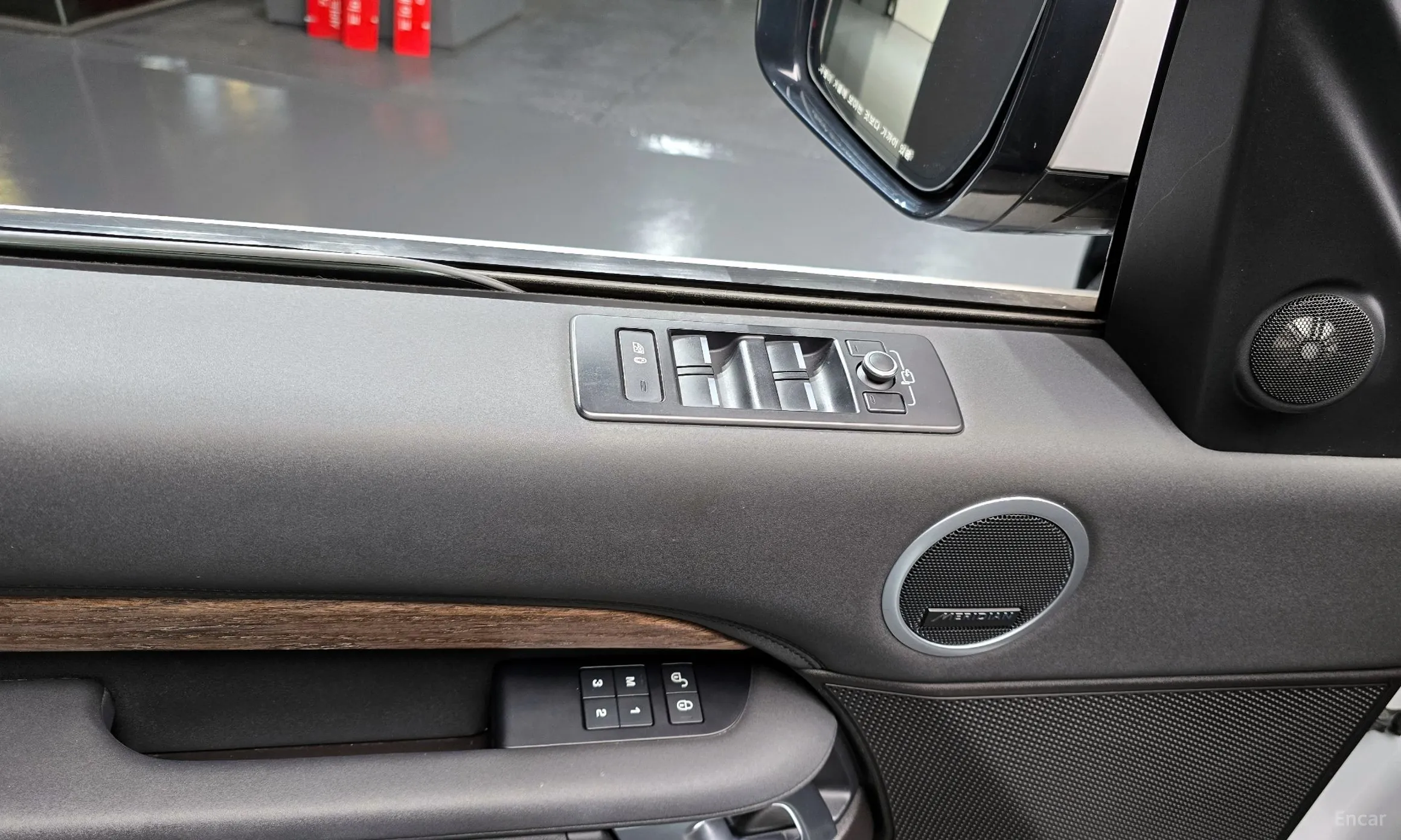 Land Rover Discovery 5 превью 17