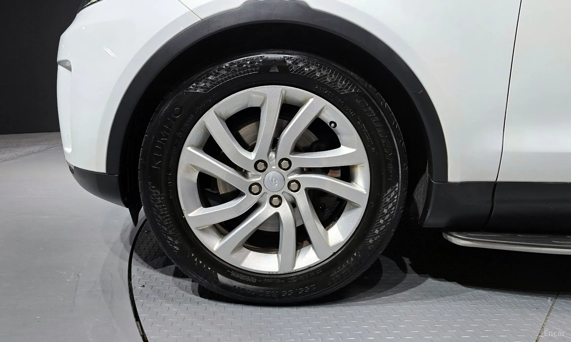 Land Rover Discovery 5 превью 5