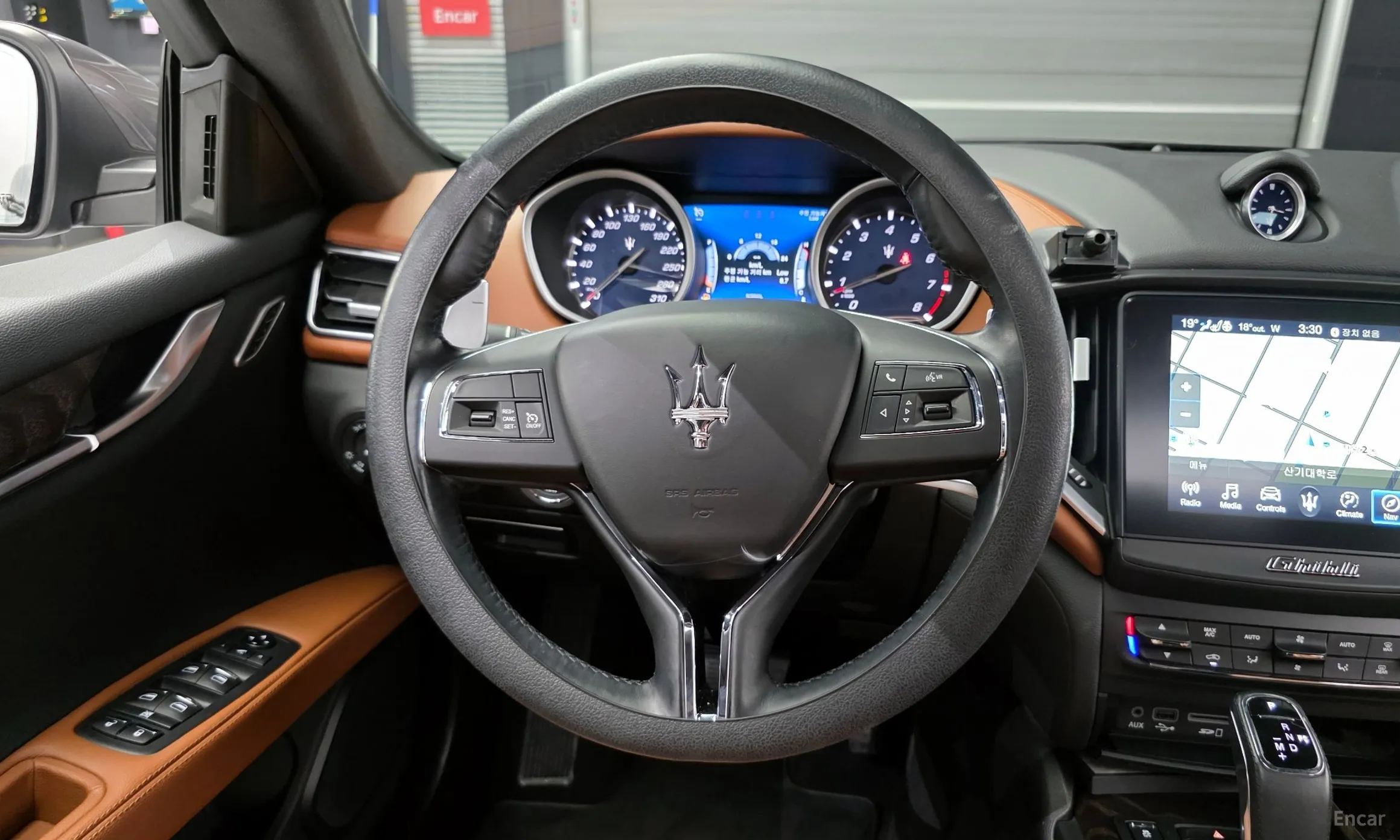 Maserati Ghibli превью 13