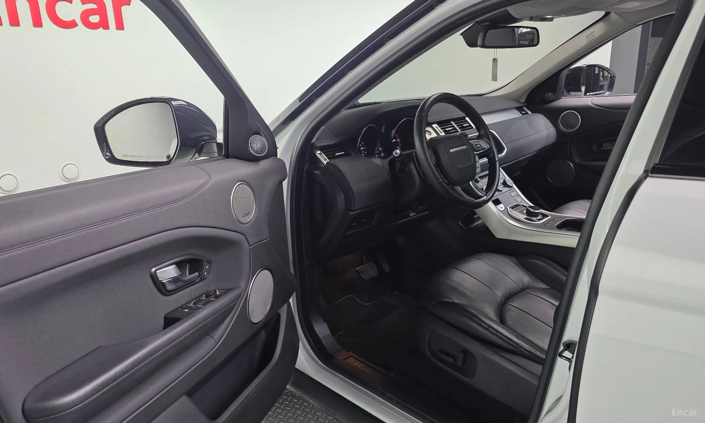 Land Rover Range Rover Evoque превью 10
