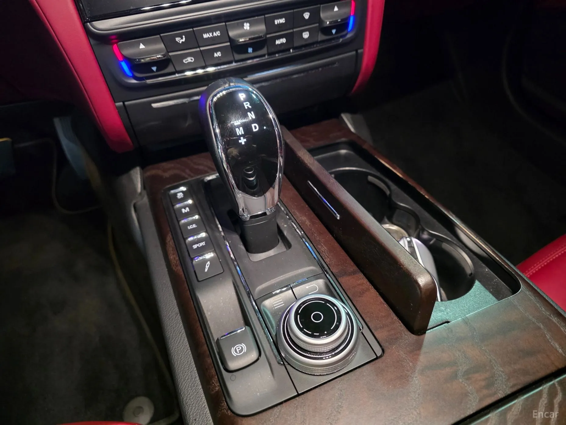 Maserati Quattroporte превью 9