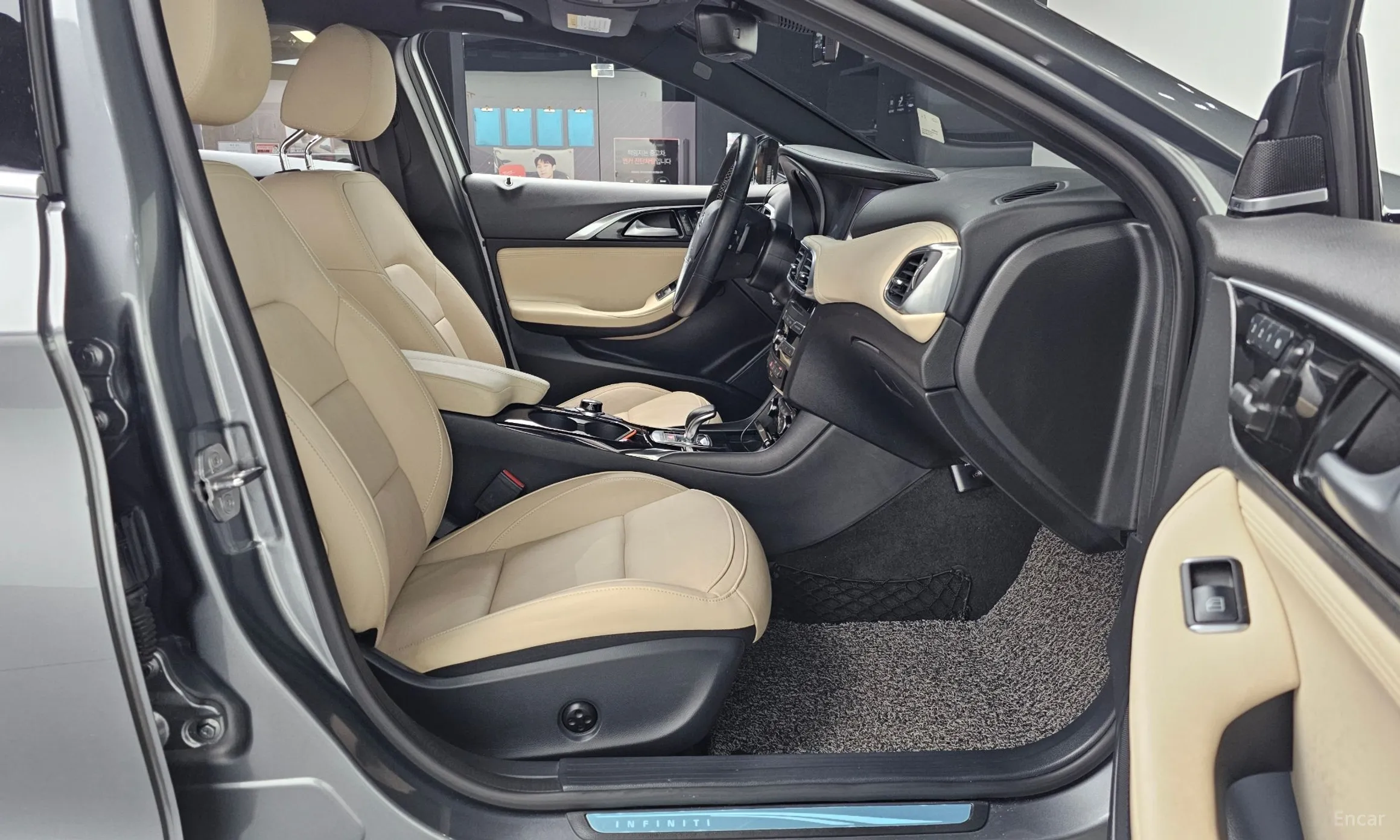 Infiniti QX30 превью 11