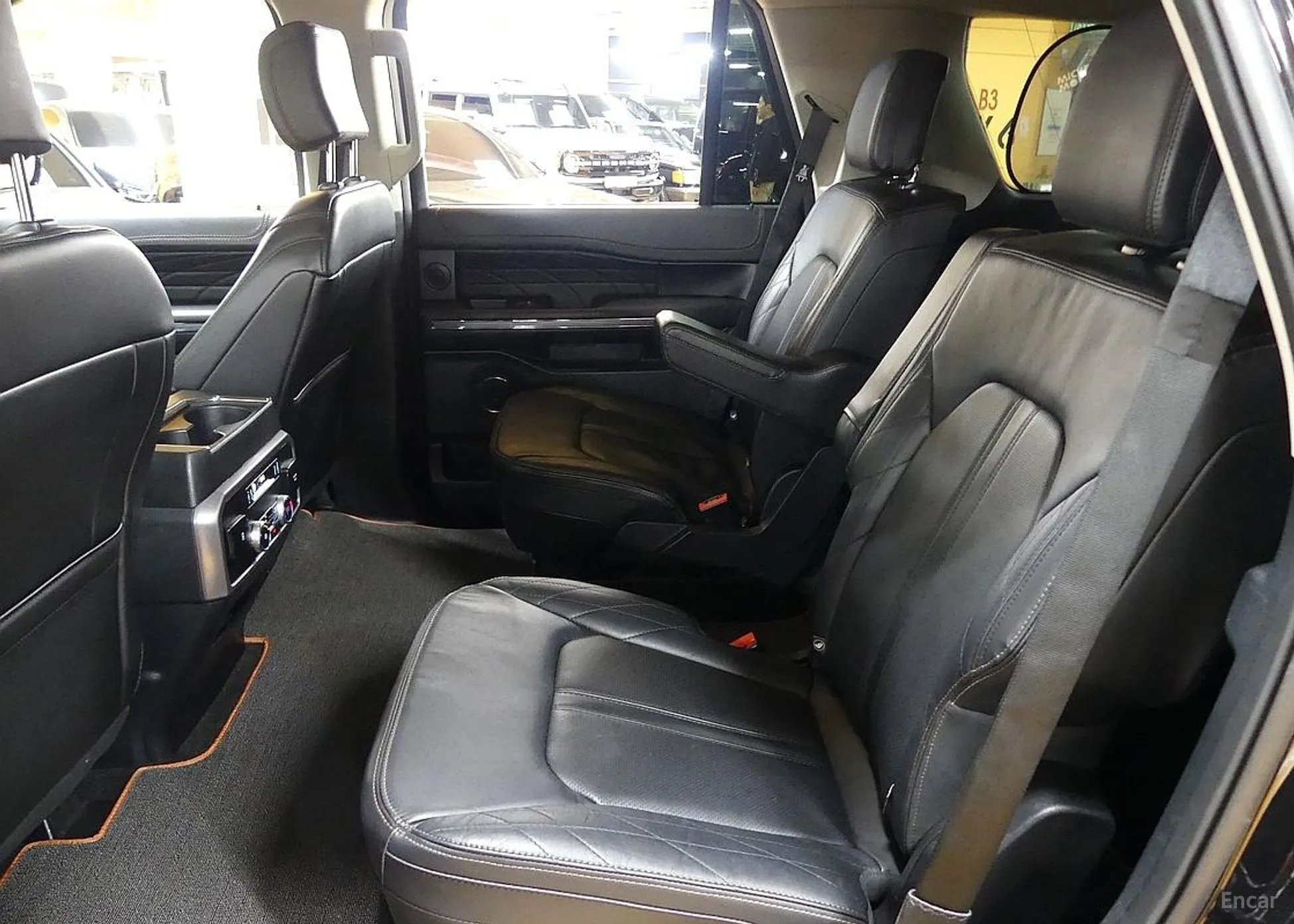 Ford Expedition превью 17