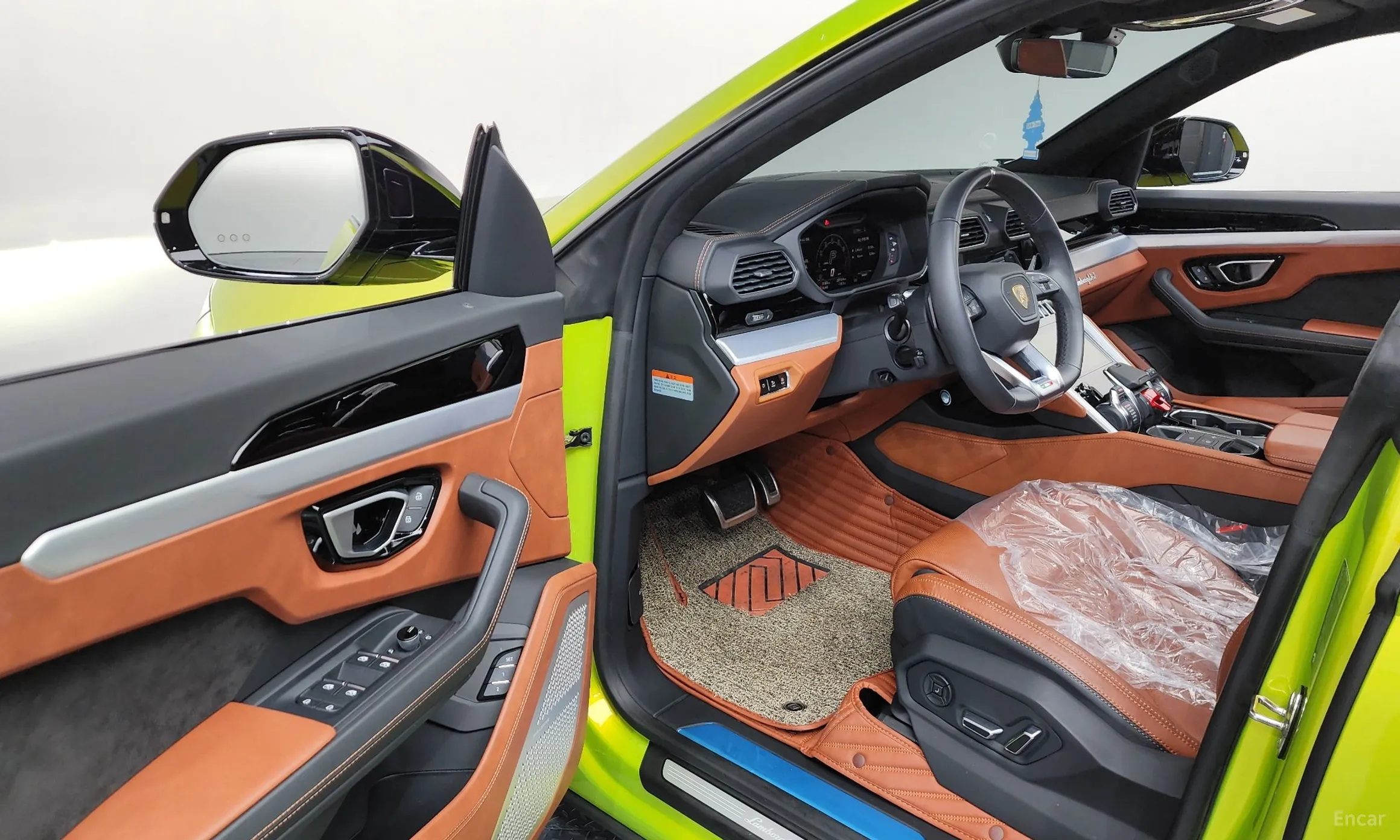 Lamborghini Urus превью 10