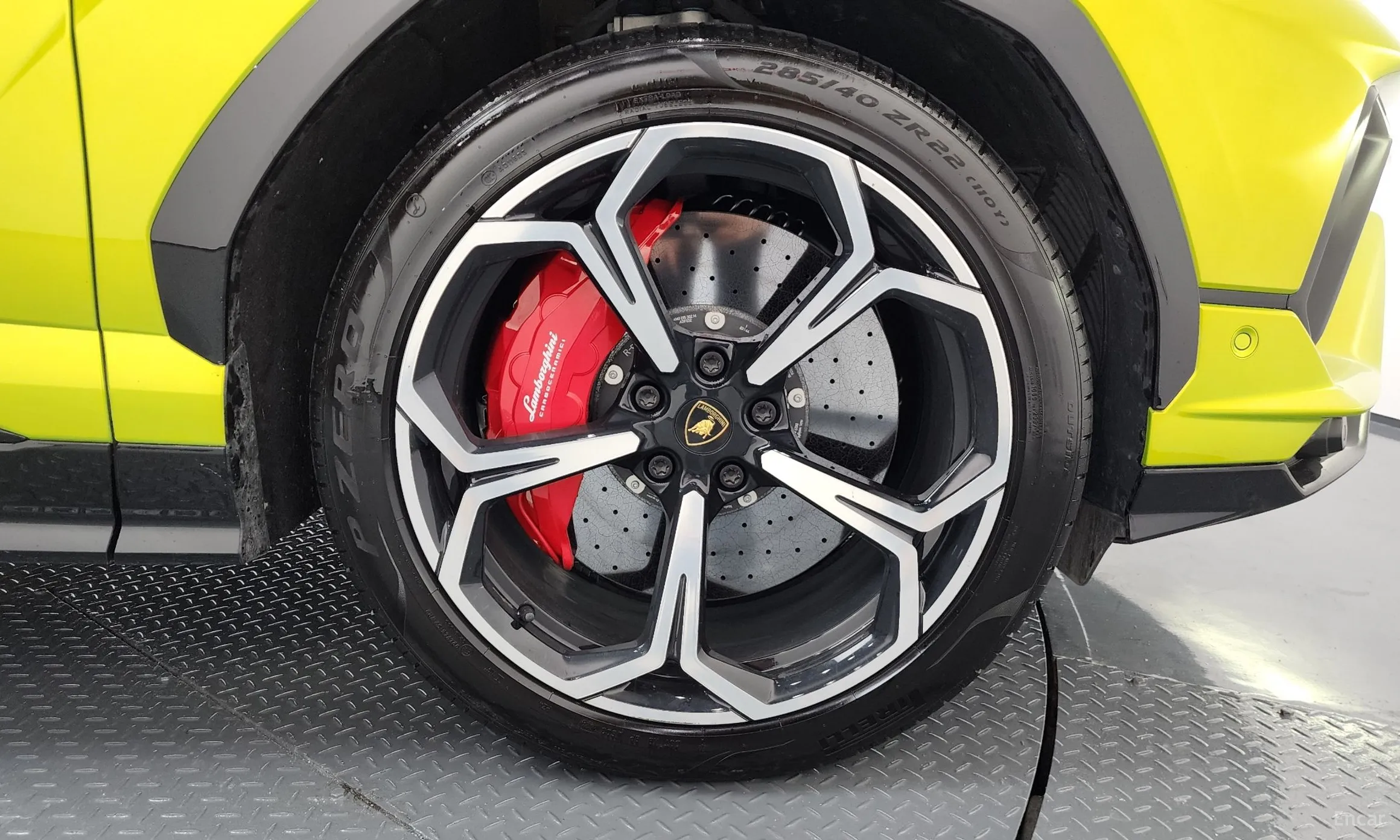 Lamborghini Urus превью 5