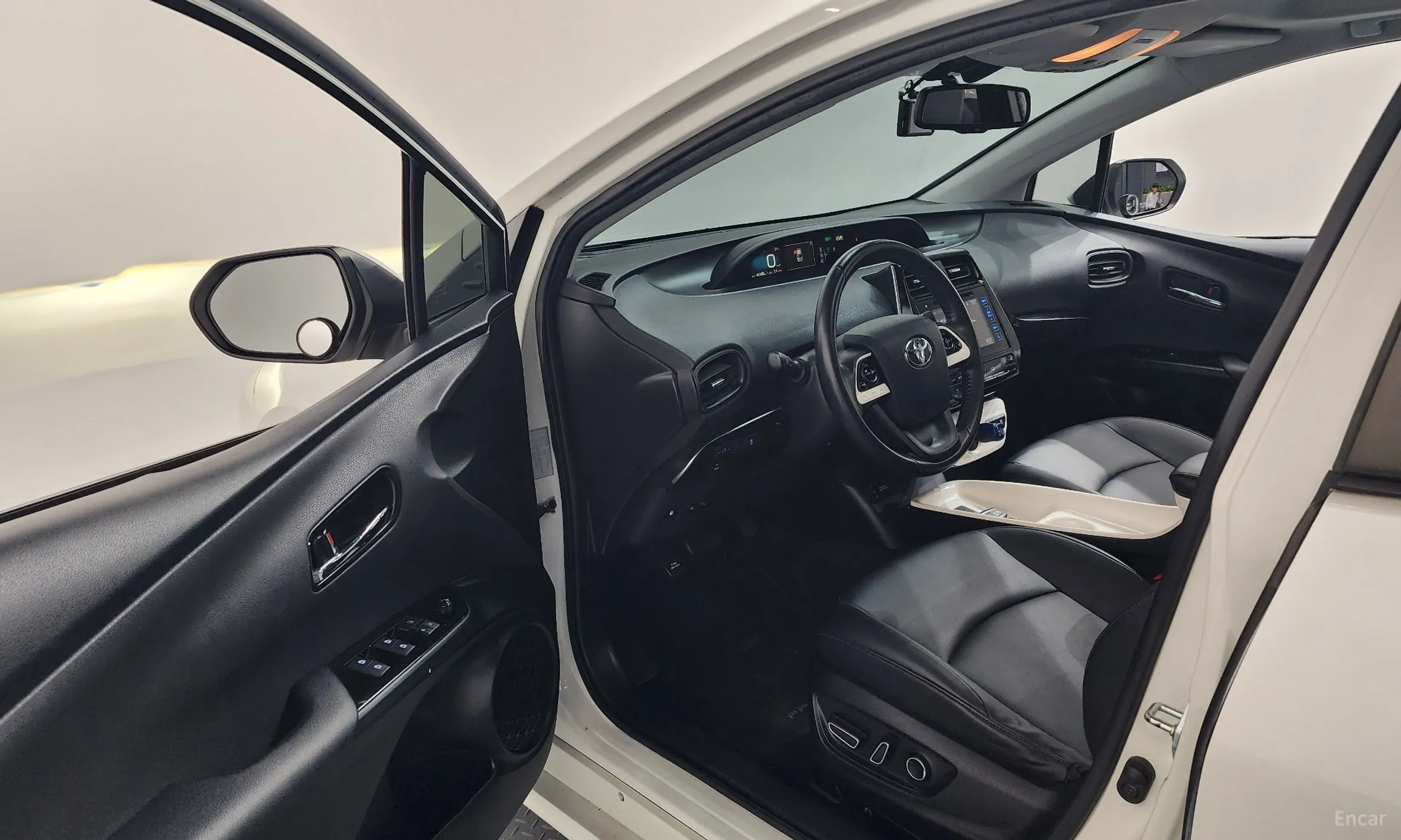 Toyota Prius 4th Generation превью 10