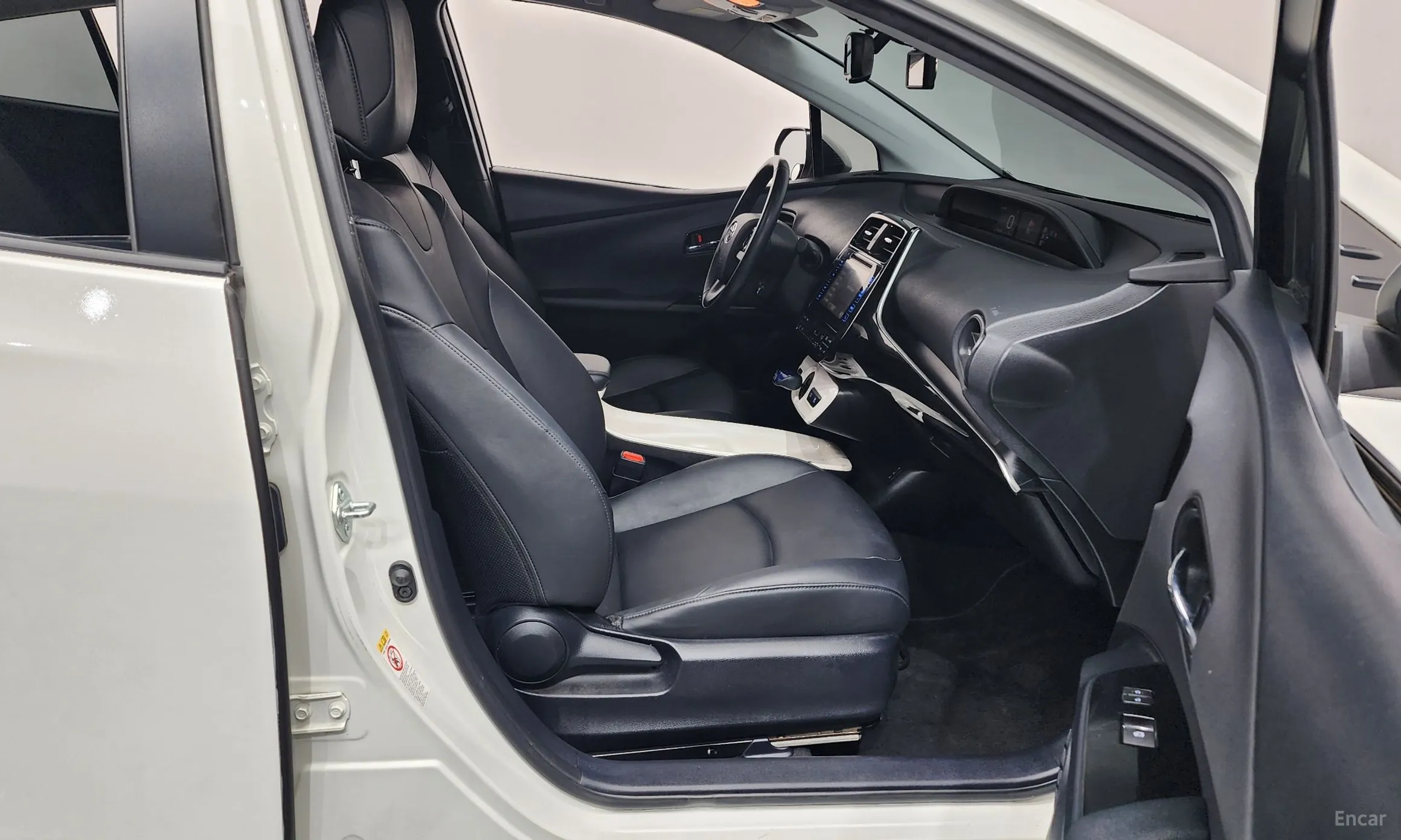 Toyota Prius 4th Generation превью 11