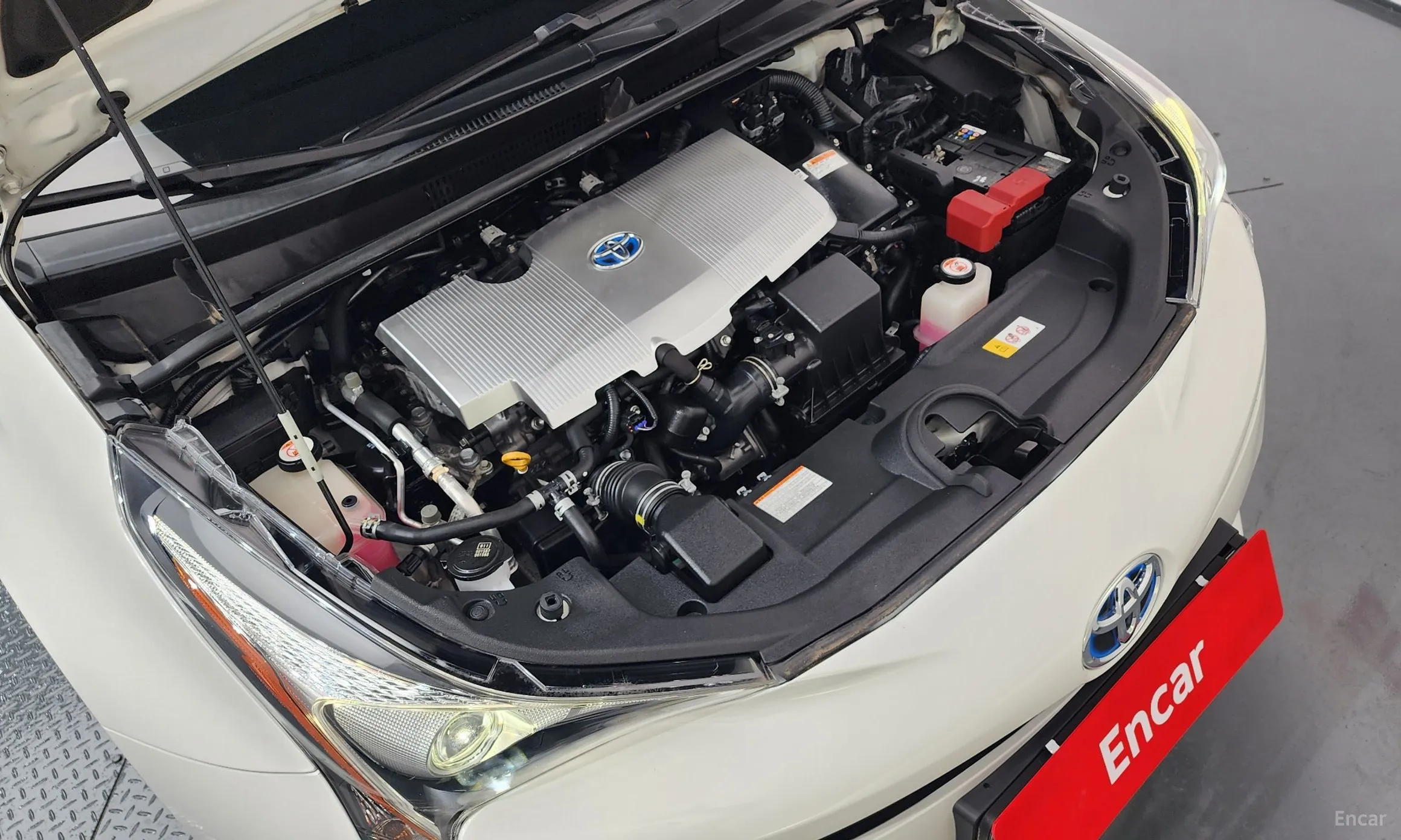 Toyota Prius 4th Generation превью 6