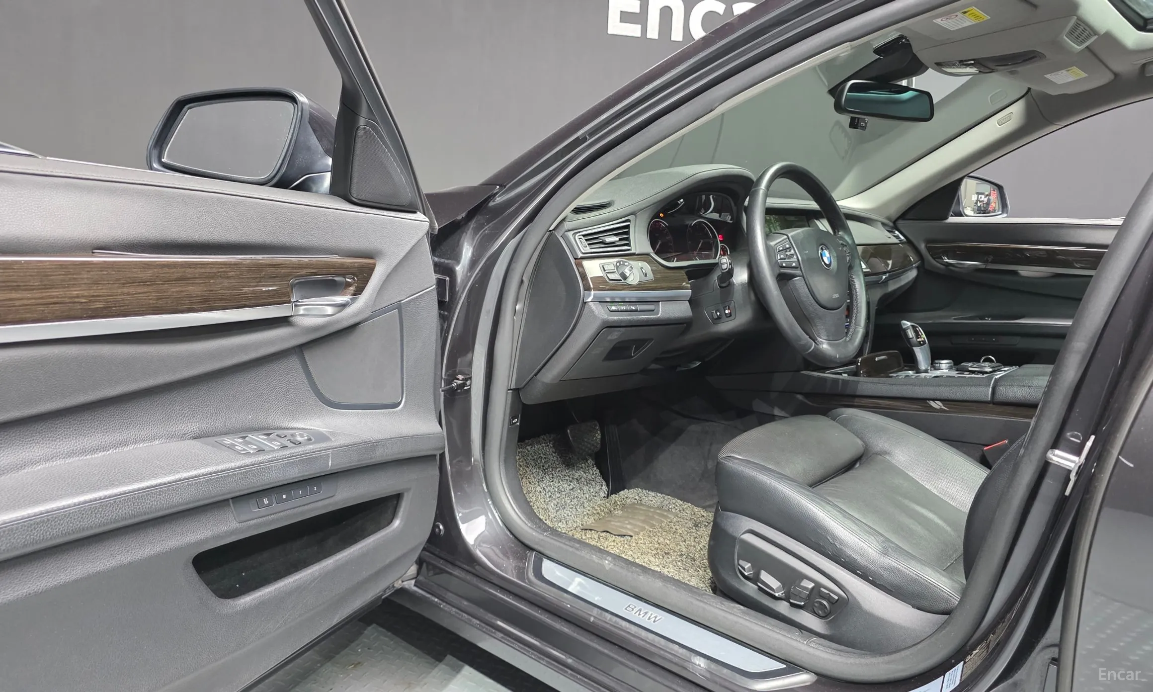 BMW 7 Series (F01) превью 13