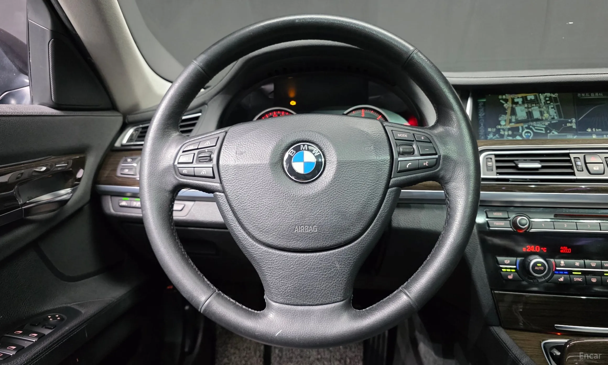 BMW 7 Series (F01) превью 14
