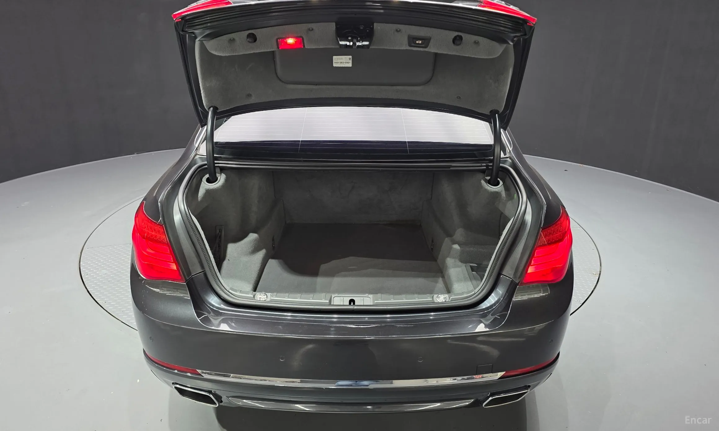 BMW 7 Series (F01) превью 20