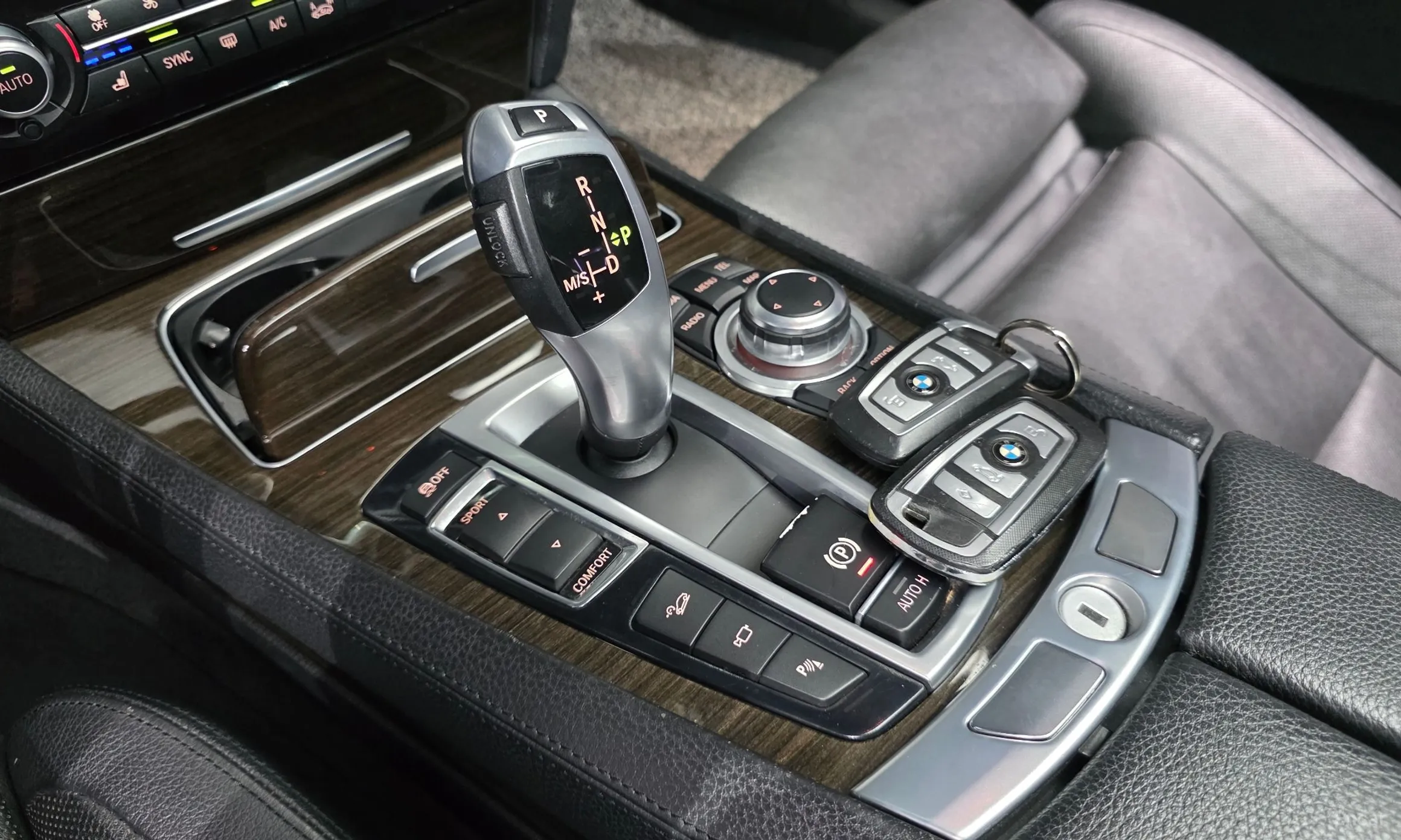 BMW 7 Series (F01) превью 9