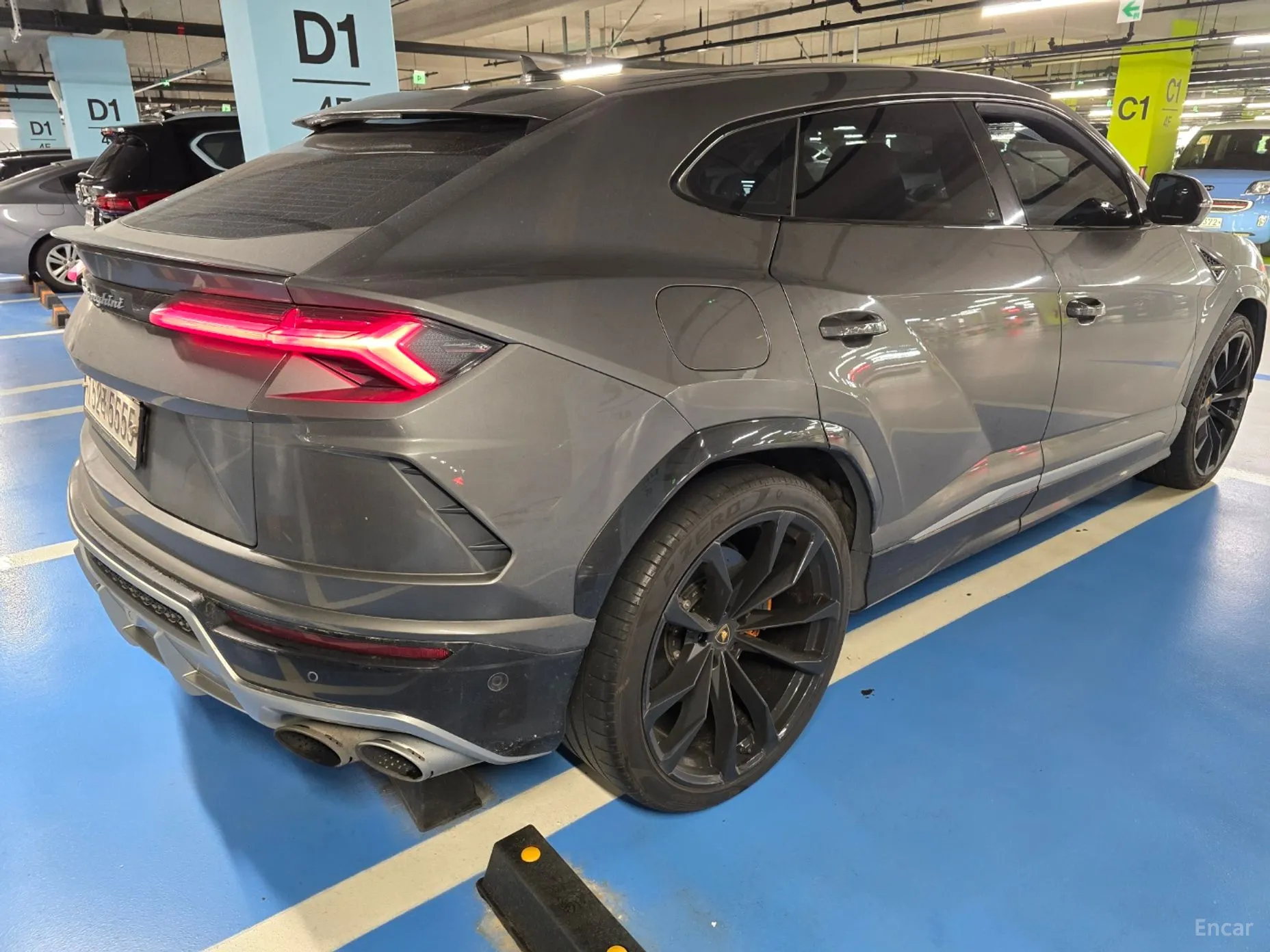 Lamborghini Urus превью 5