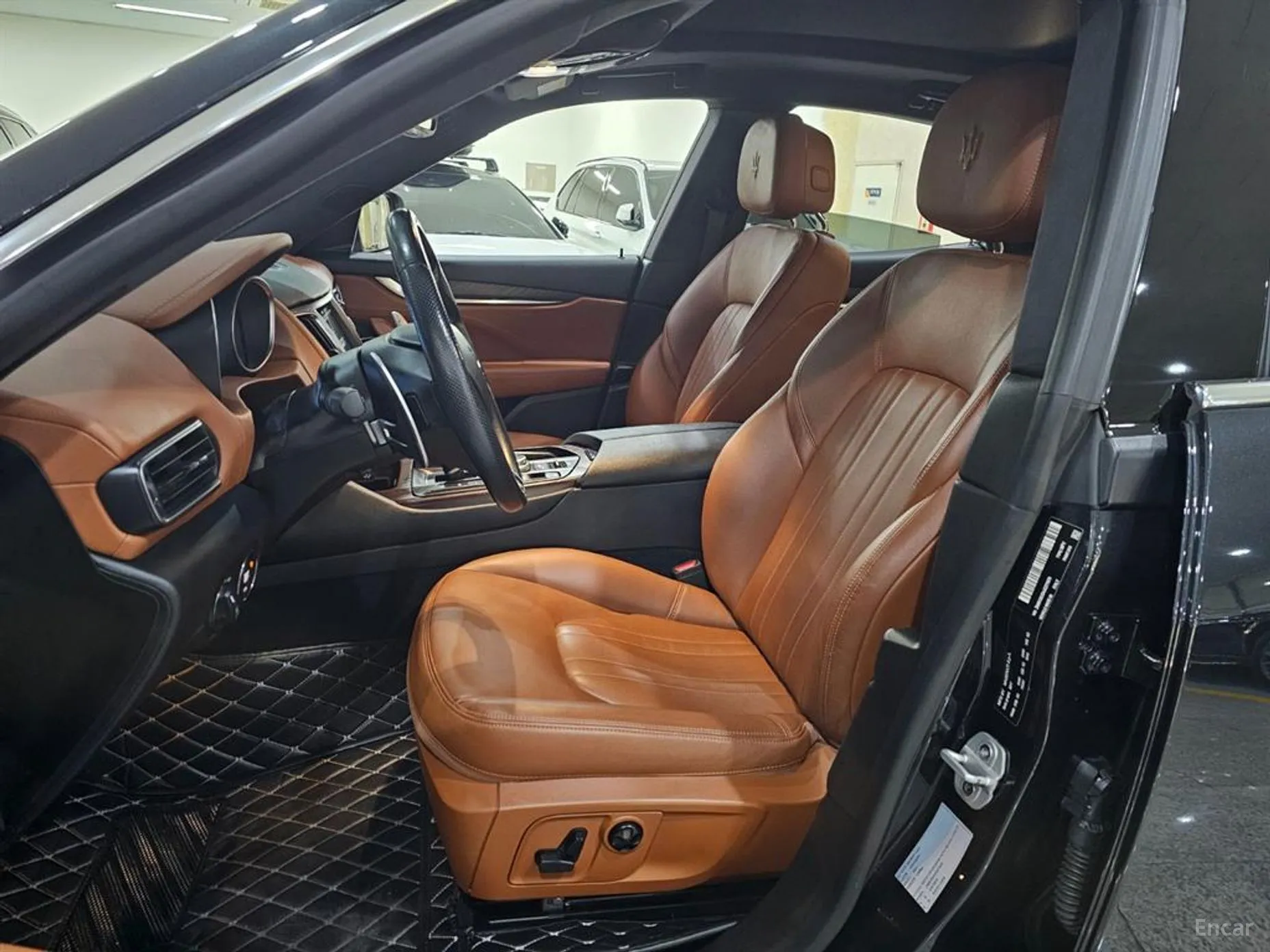 Maserati Levante превью 10